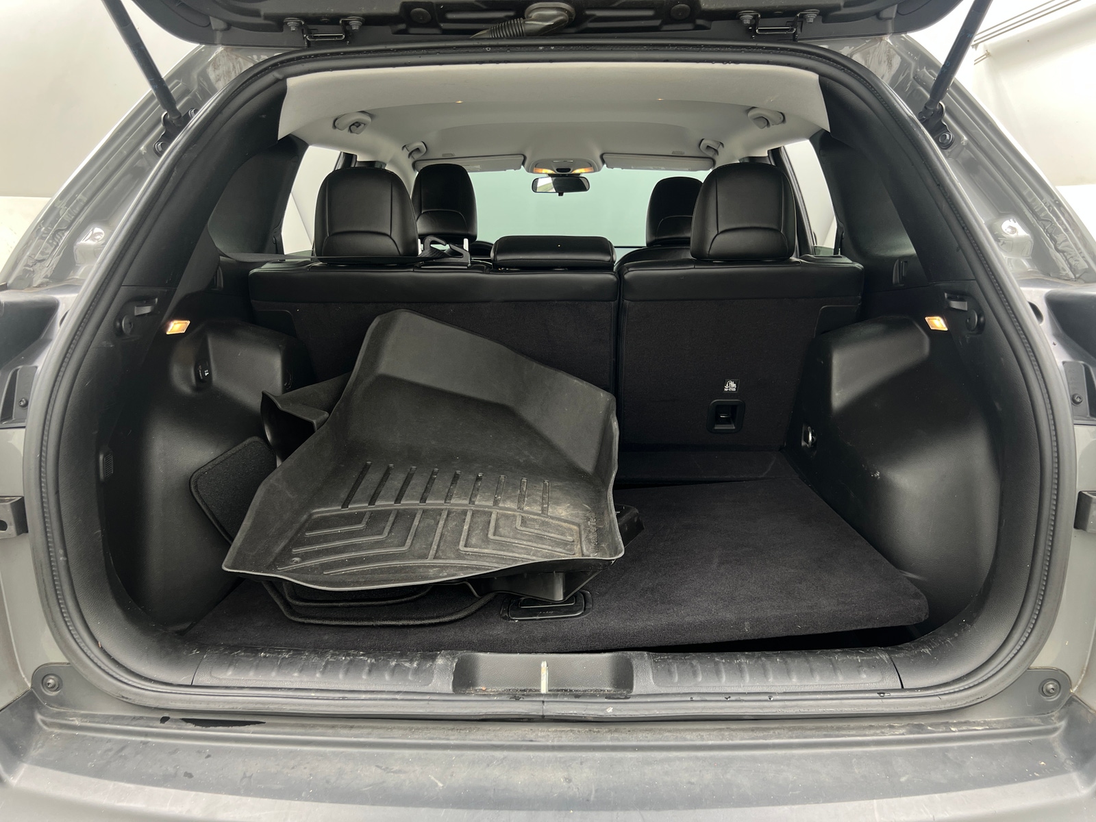 Thumbnail: 2019 Jeep Cherokee - 7