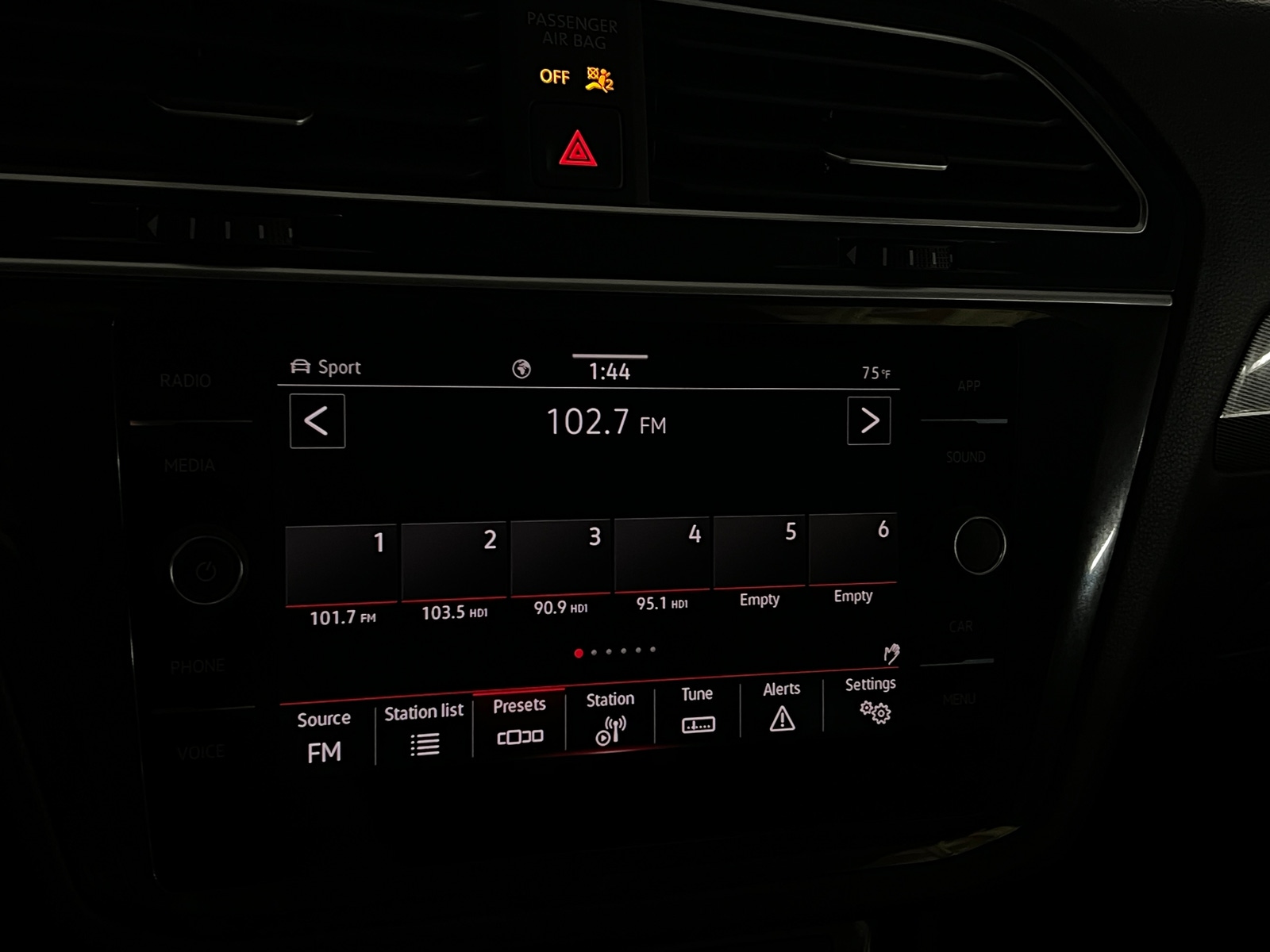 Thumbnail: 2024 Volkswagen Tiguan - 3