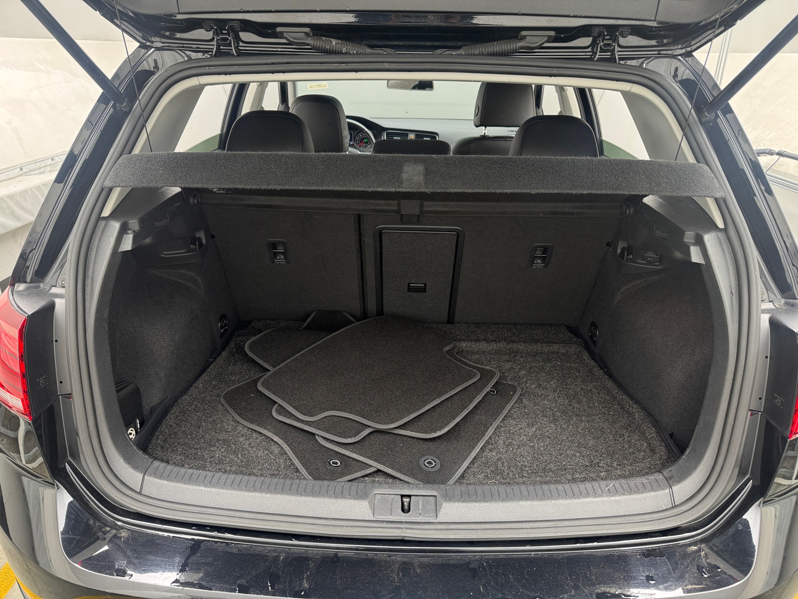 Thumbnail: 2018 Volkswagen Golf - 6