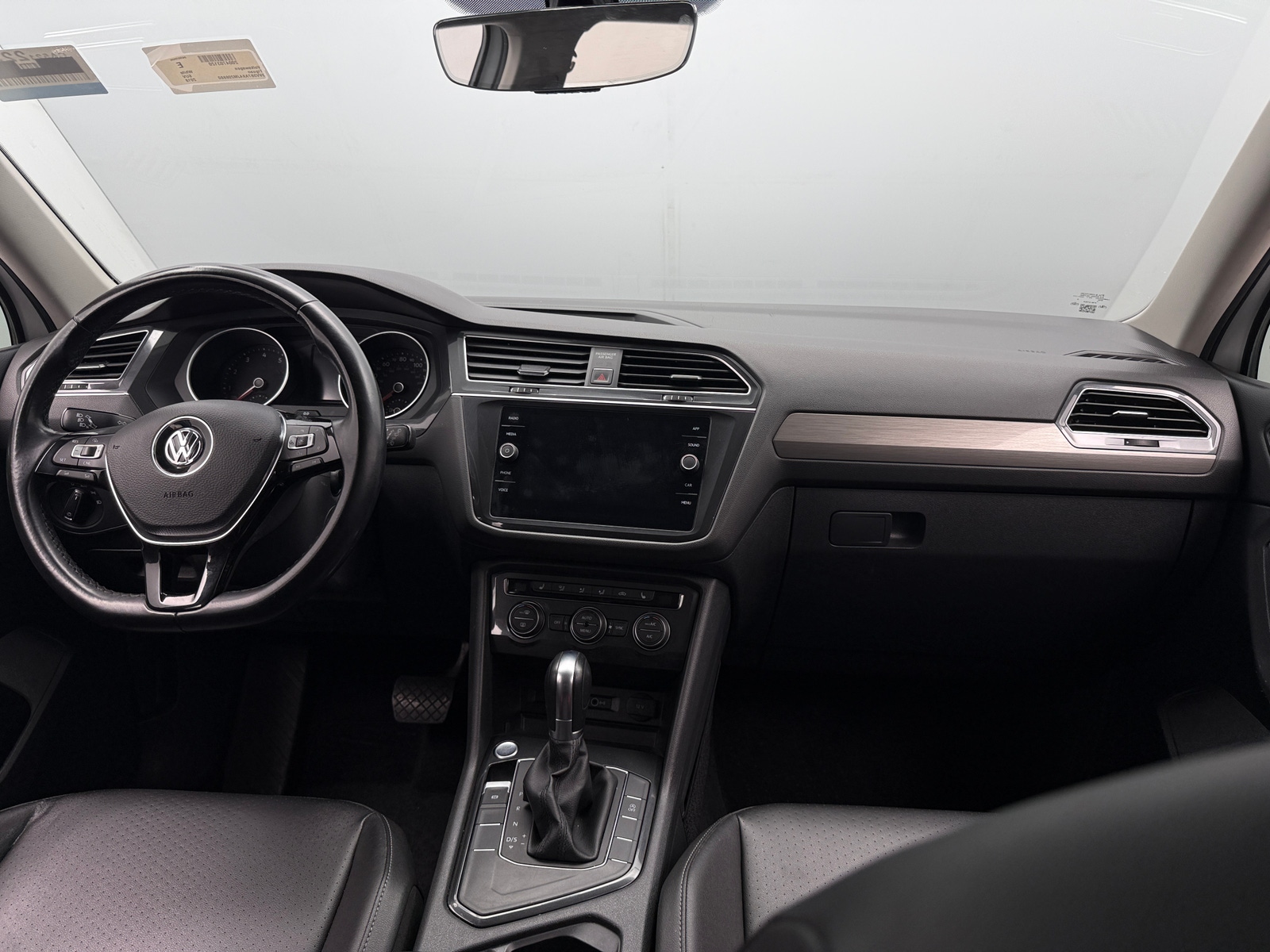 Thumbnail: 2018 Volkswagen Tiguan - 2