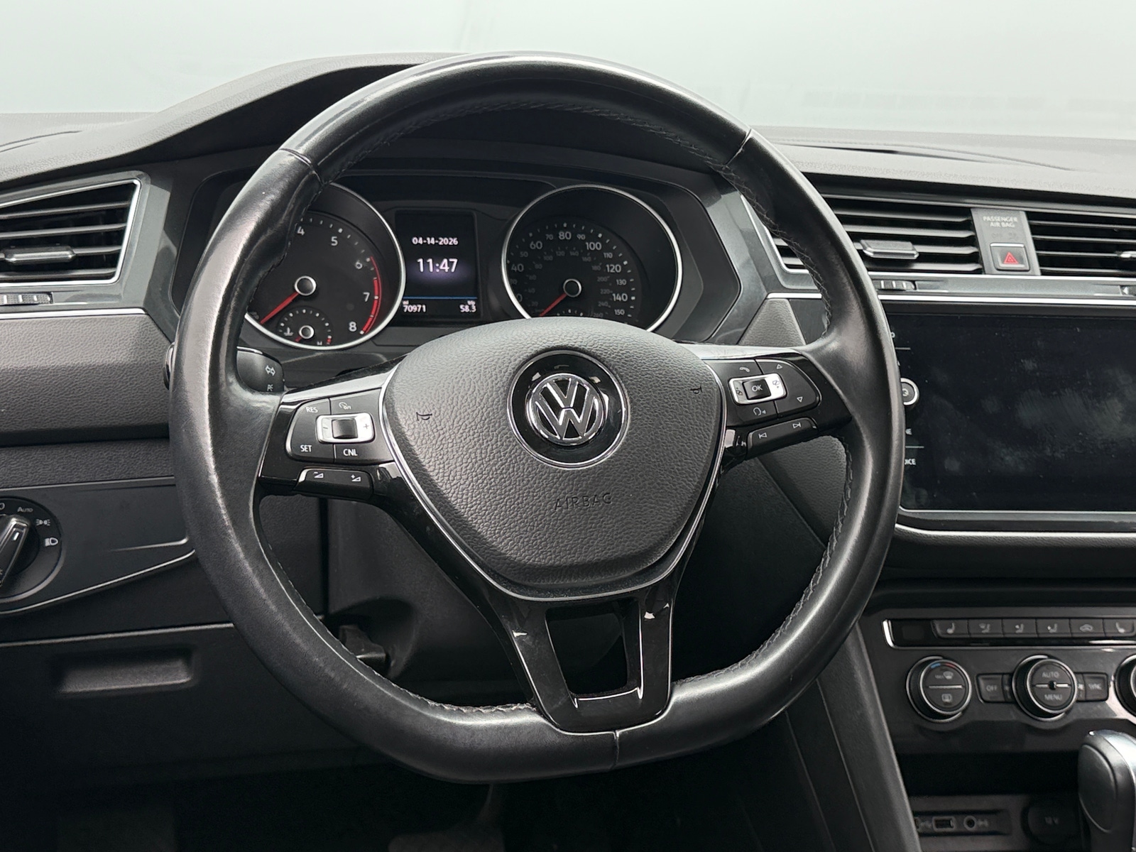 Thumbnail: 2018 Volkswagen Tiguan - 4