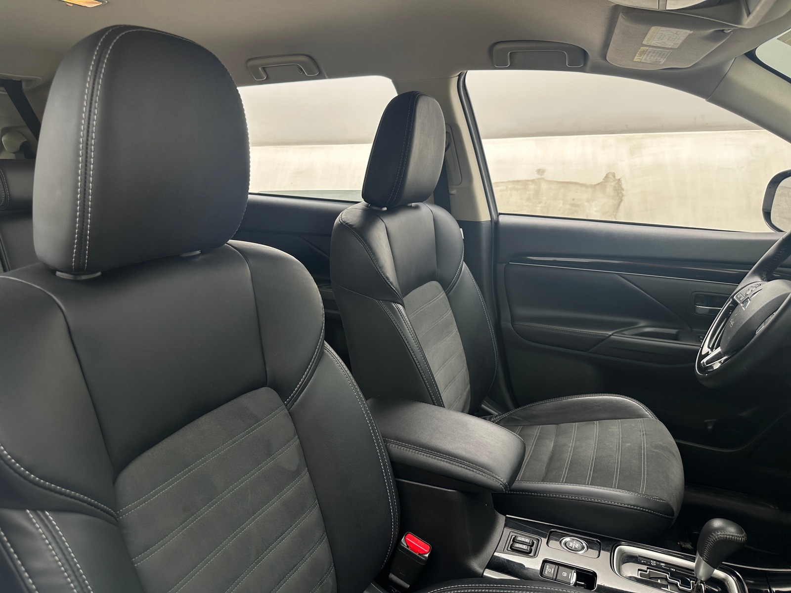 Thumbnail: 2020 Mitsubishi Outlander - 2