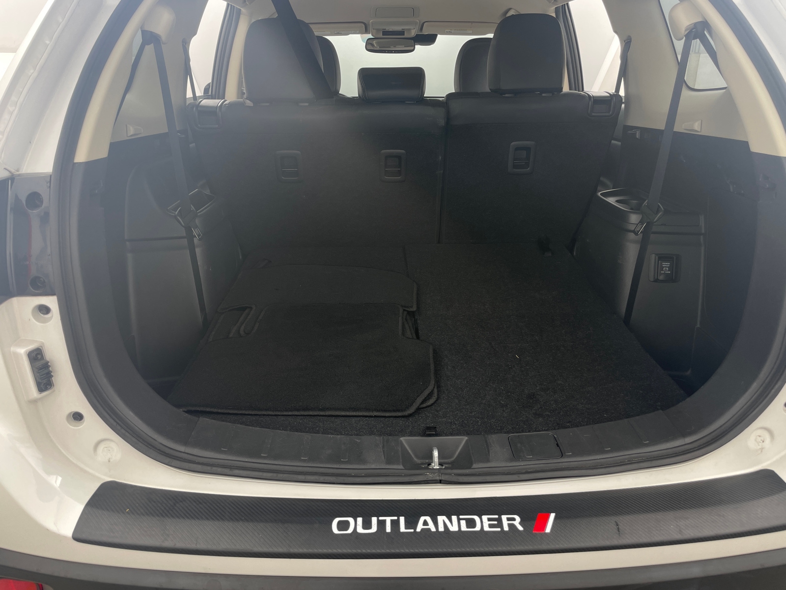 Thumbnail: 2020 Mitsubishi Outlander - 7