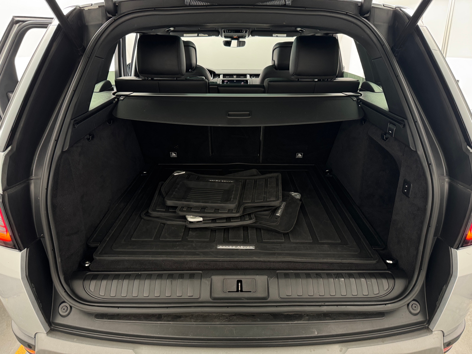 Thumbnail: 2020 Land Rover Range Rover Sport - 6