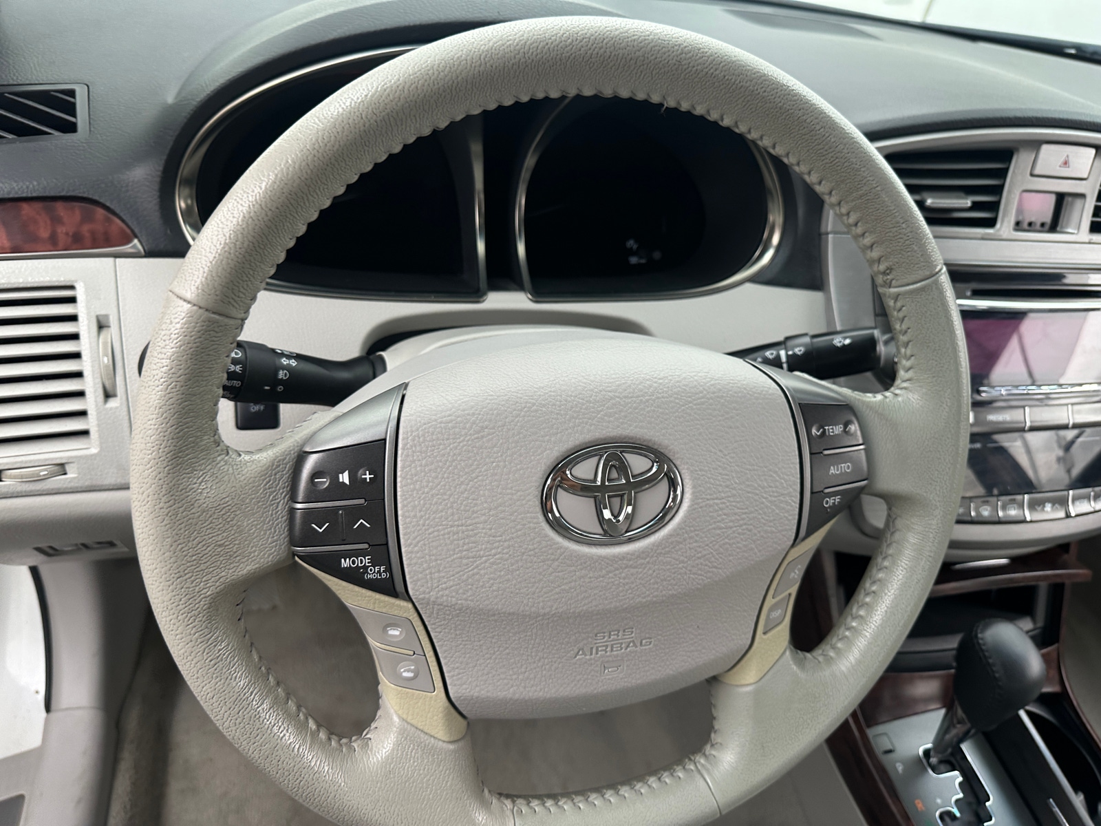 Thumbnail: 2011 Toyota Avalon - 4