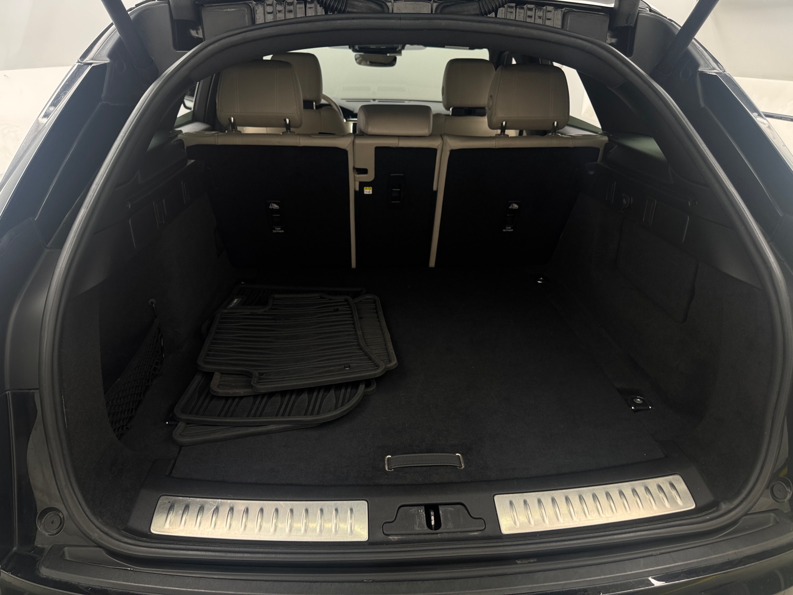 Thumbnail: 2021 Land Rover Range Rover Velar - 6
