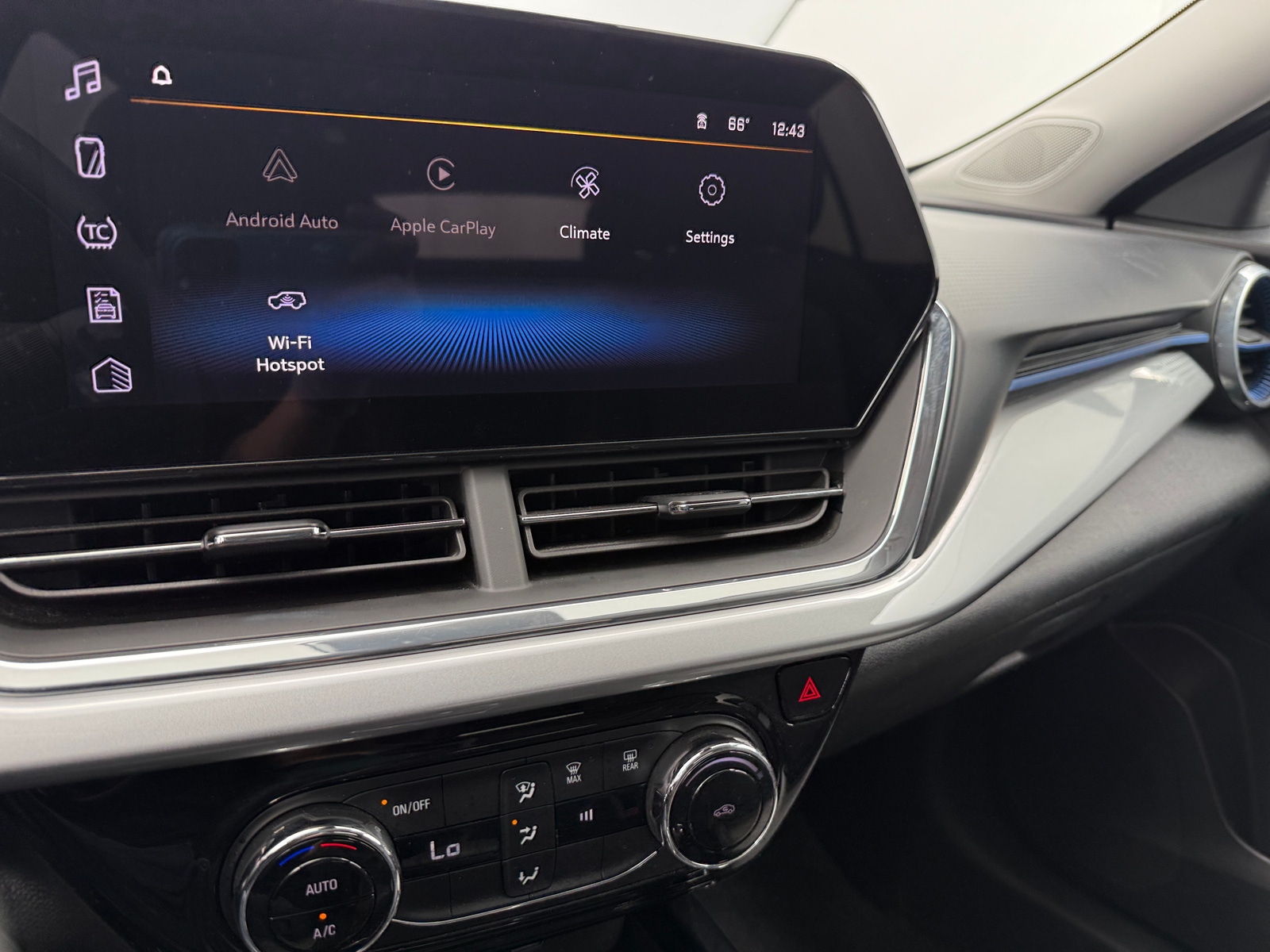 Thumbnail: 2025 Chevrolet Trax - 4