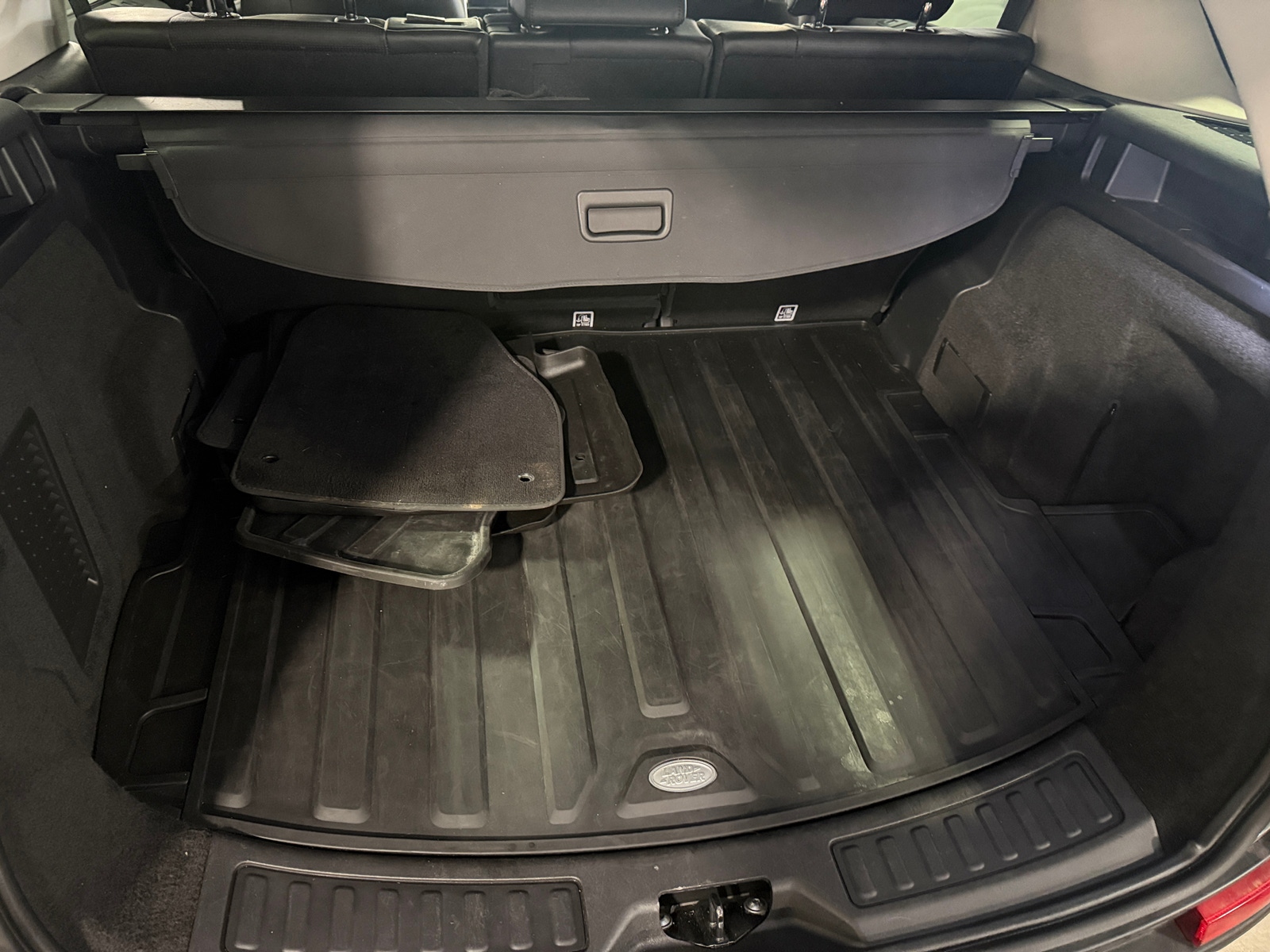 Thumbnail: 2020 Land Rover Discovery Sport - 6