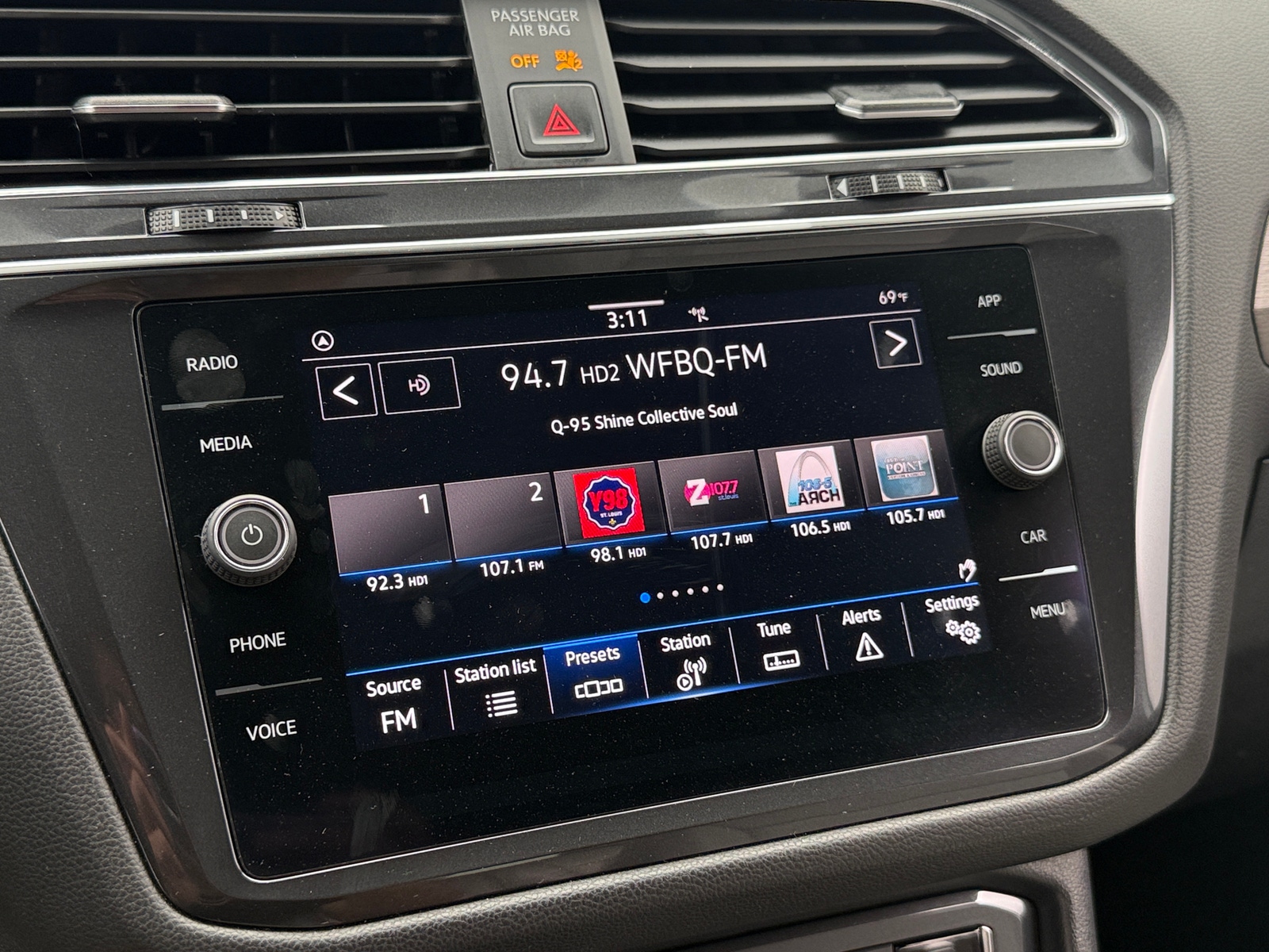 Thumbnail: 2021 Volkswagen Tiguan - 3