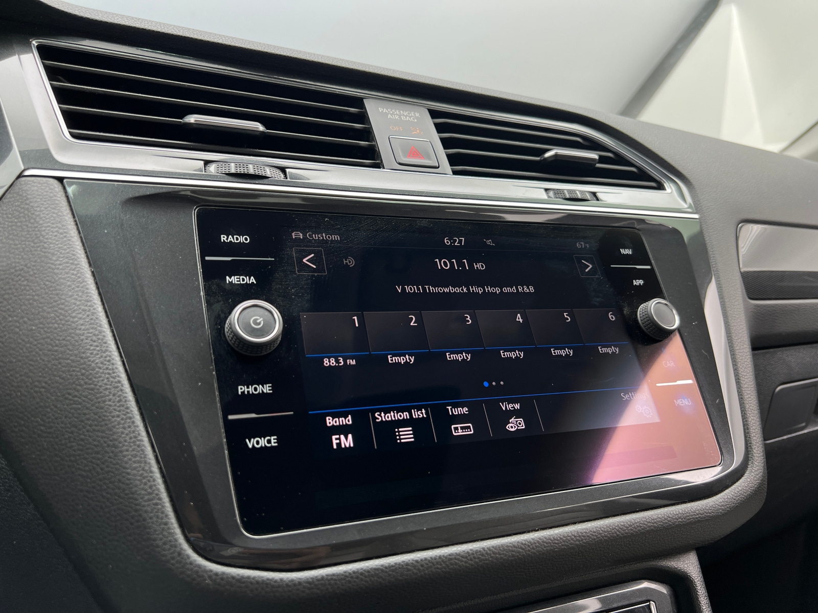 Thumbnail: 2018 Volkswagen Tiguan - 3