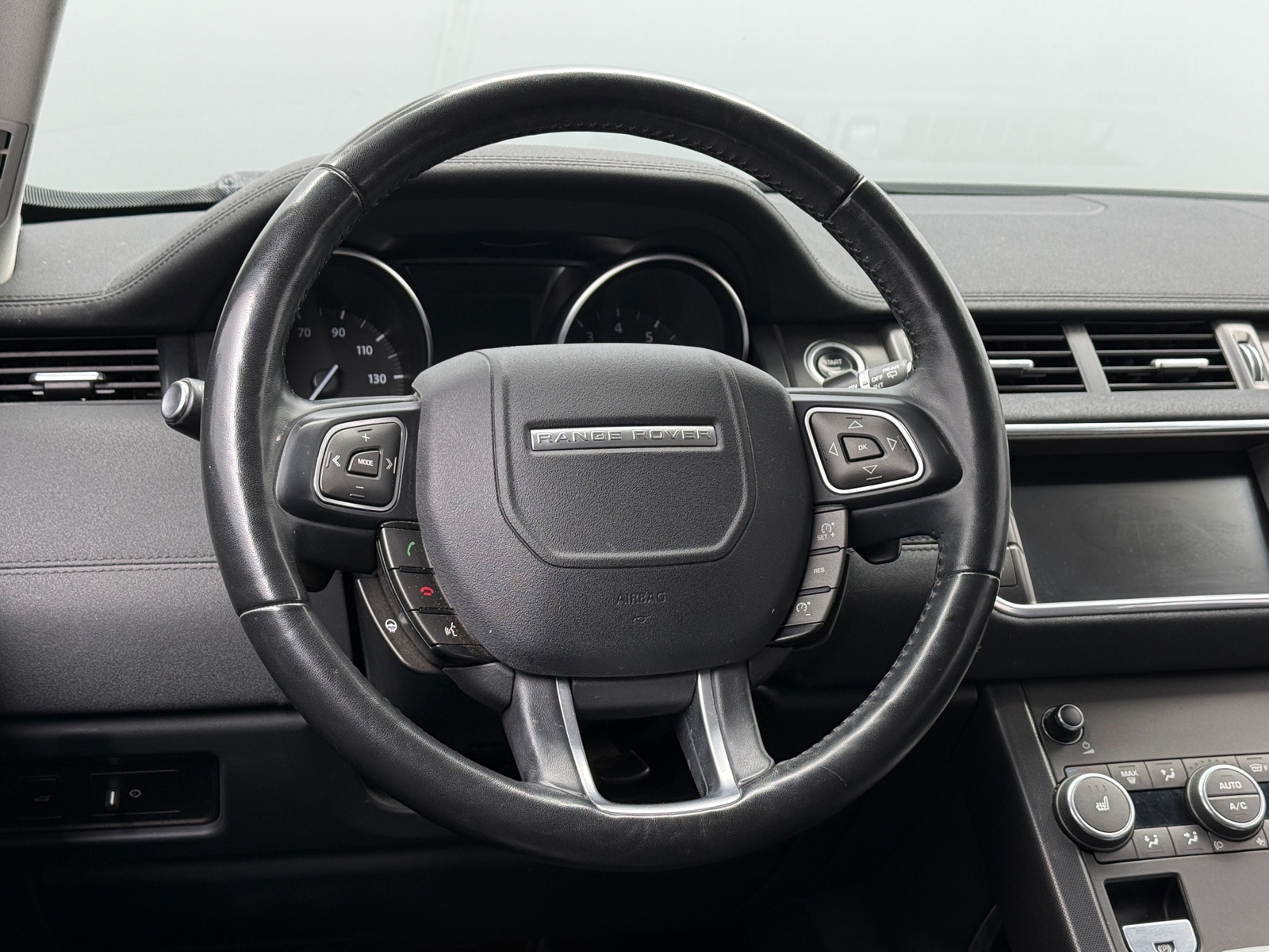 Thumbnail: 2019 Land Rover Range Rover Evoque - 4