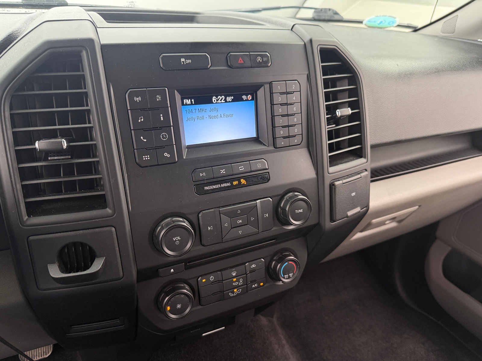 Thumbnail: 2018 Ford Econoline - 4