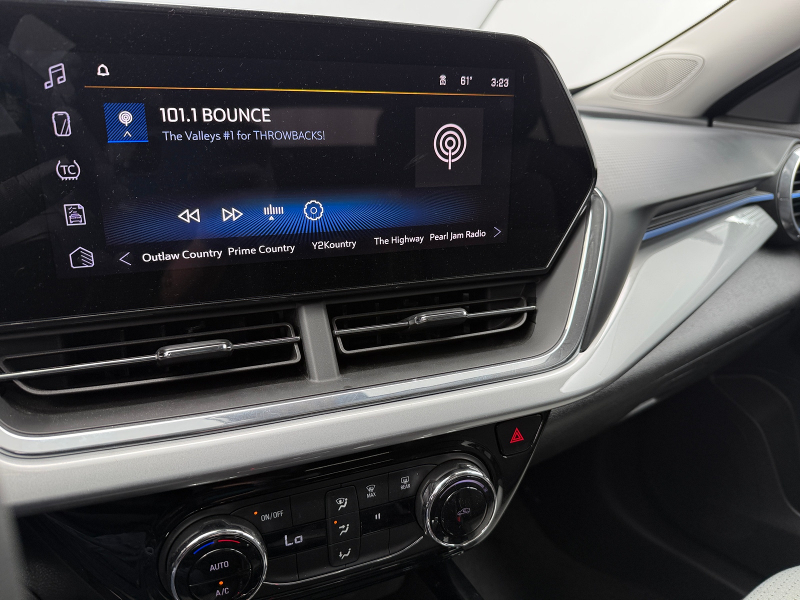 Thumbnail: 2025 Chevrolet Trax - 4