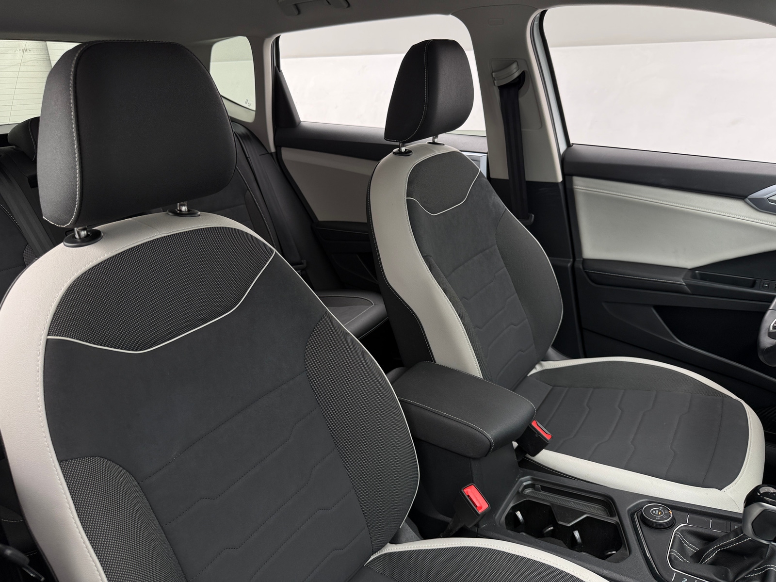 Thumbnail: 2025 Volkswagen Taos - 2