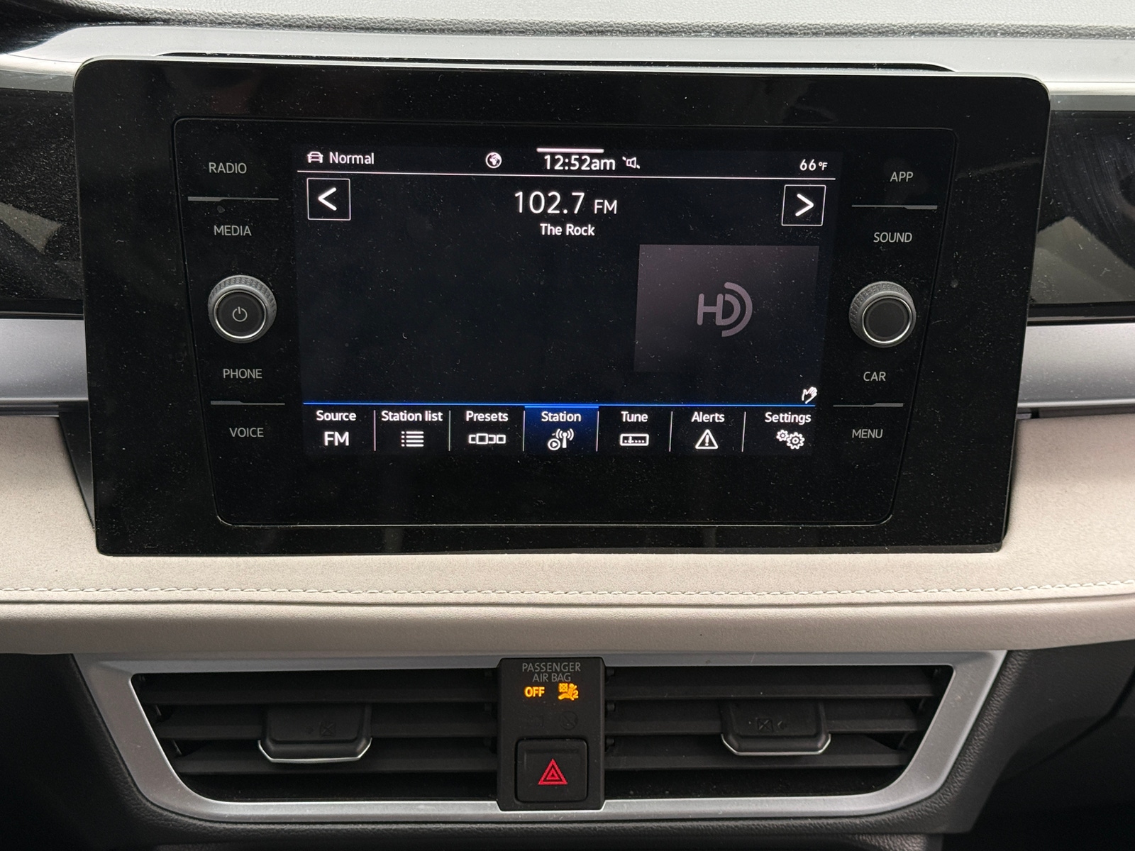 Thumbnail: 2025 Volkswagen Taos - 4