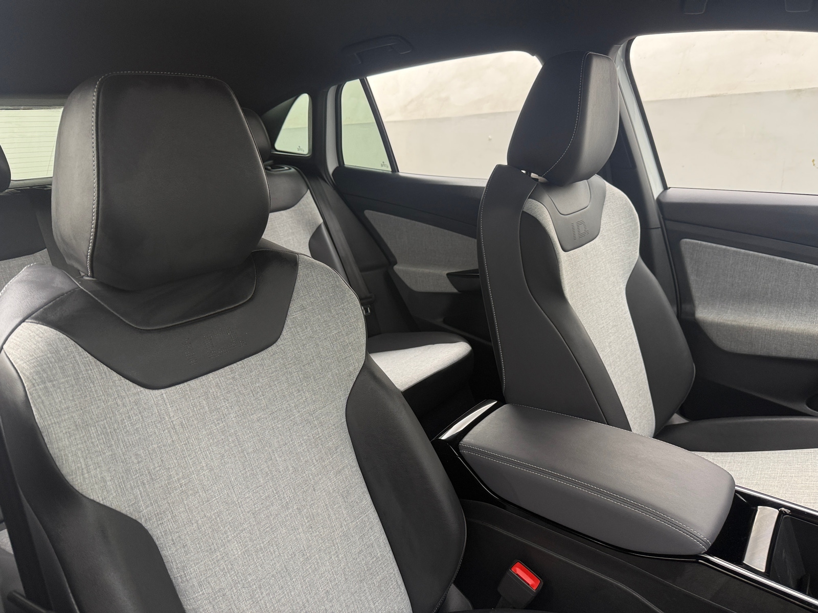 Thumbnail: 2023 Volkswagen ID.4 - 2