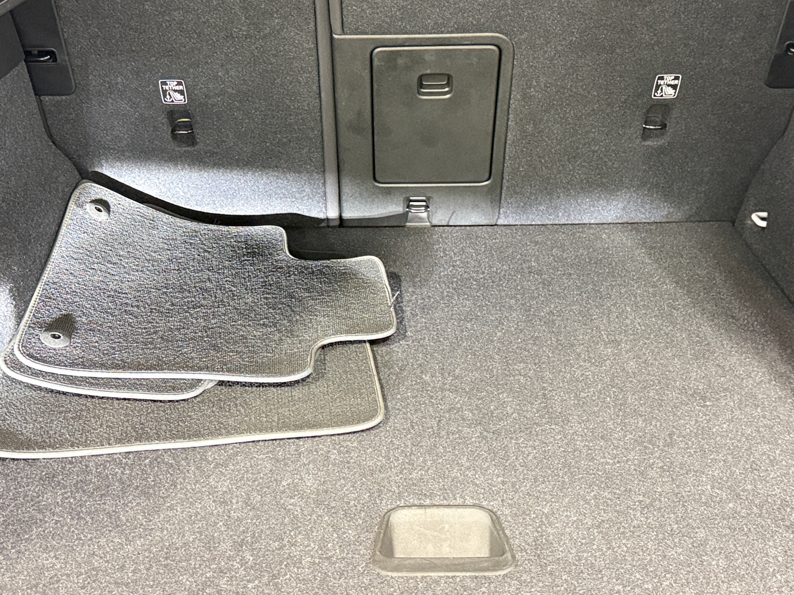 Thumbnail: 2025 Volvo XC40 - 7