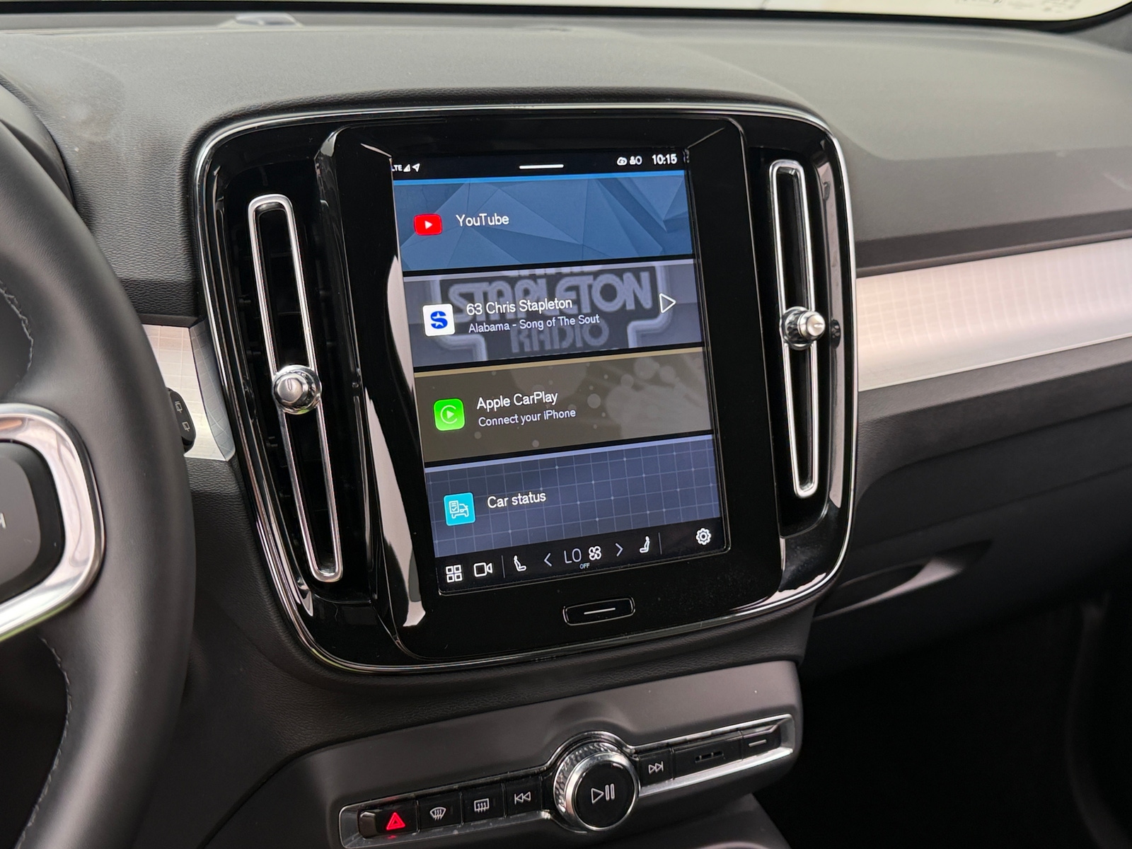 Thumbnail: 2025 Volvo XC40 - 4