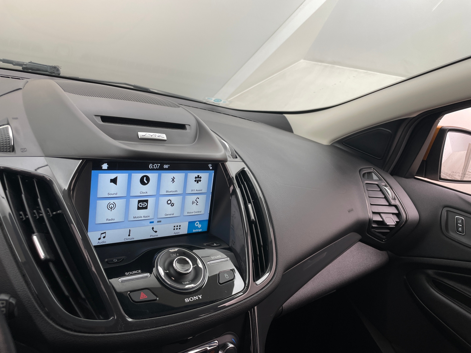 Thumbnail: 2016 Ford Escape - 3