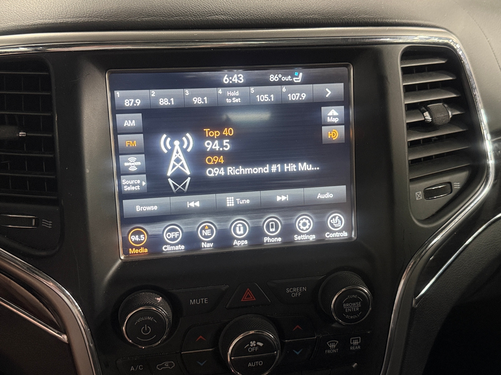 Thumbnail: 2018 Jeep Grand Cherokee - 3