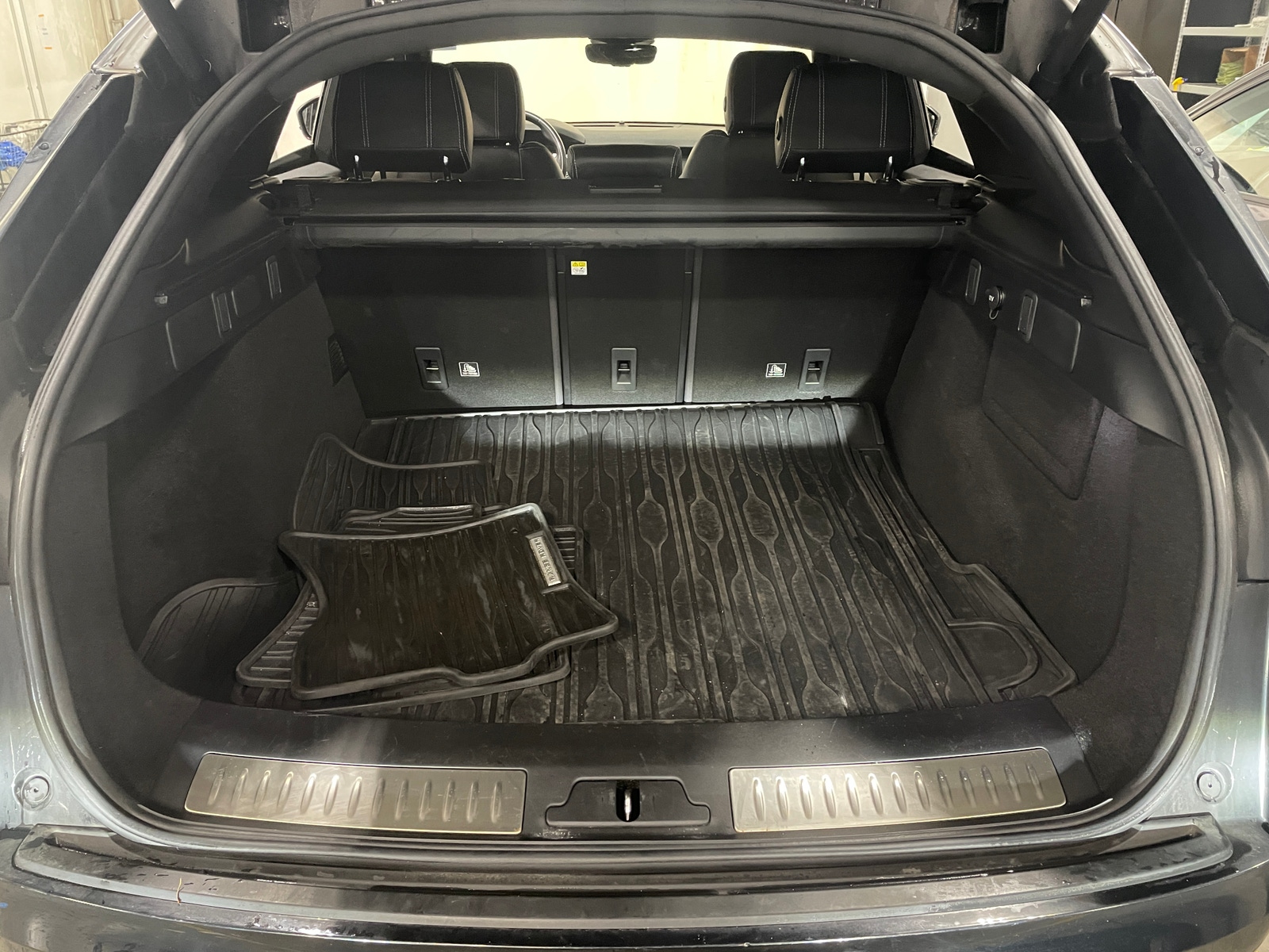 Thumbnail: 2020 Land Rover Range Rover Velar - 7