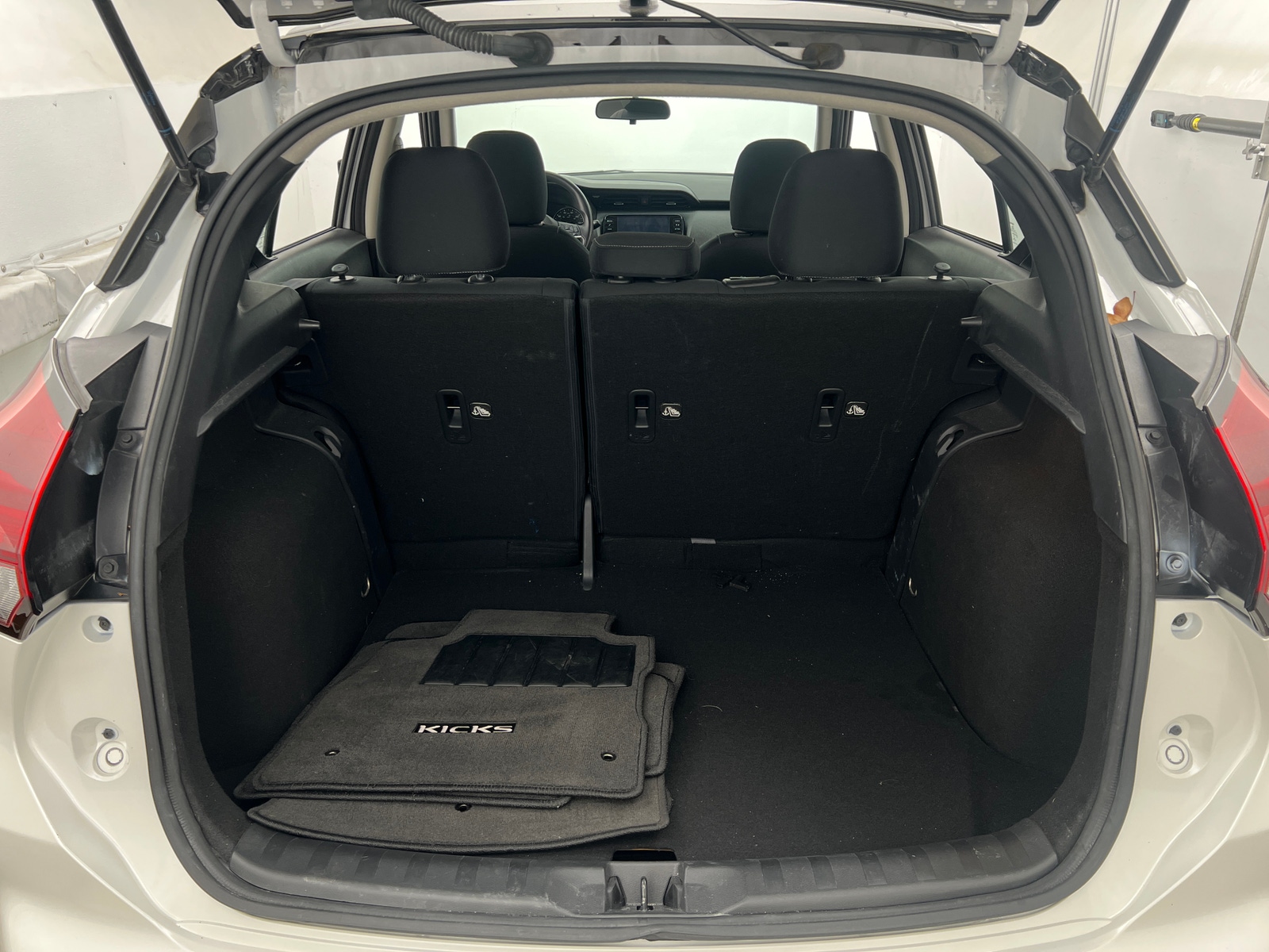 Thumbnail: 2021 Nissan Kicks - 7