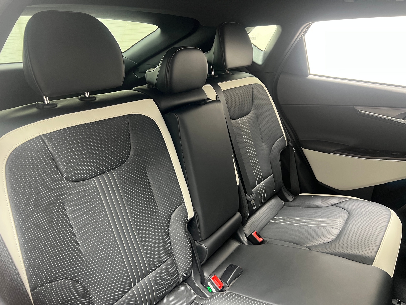 Thumbnail: 2022 Kia EV6 - 5