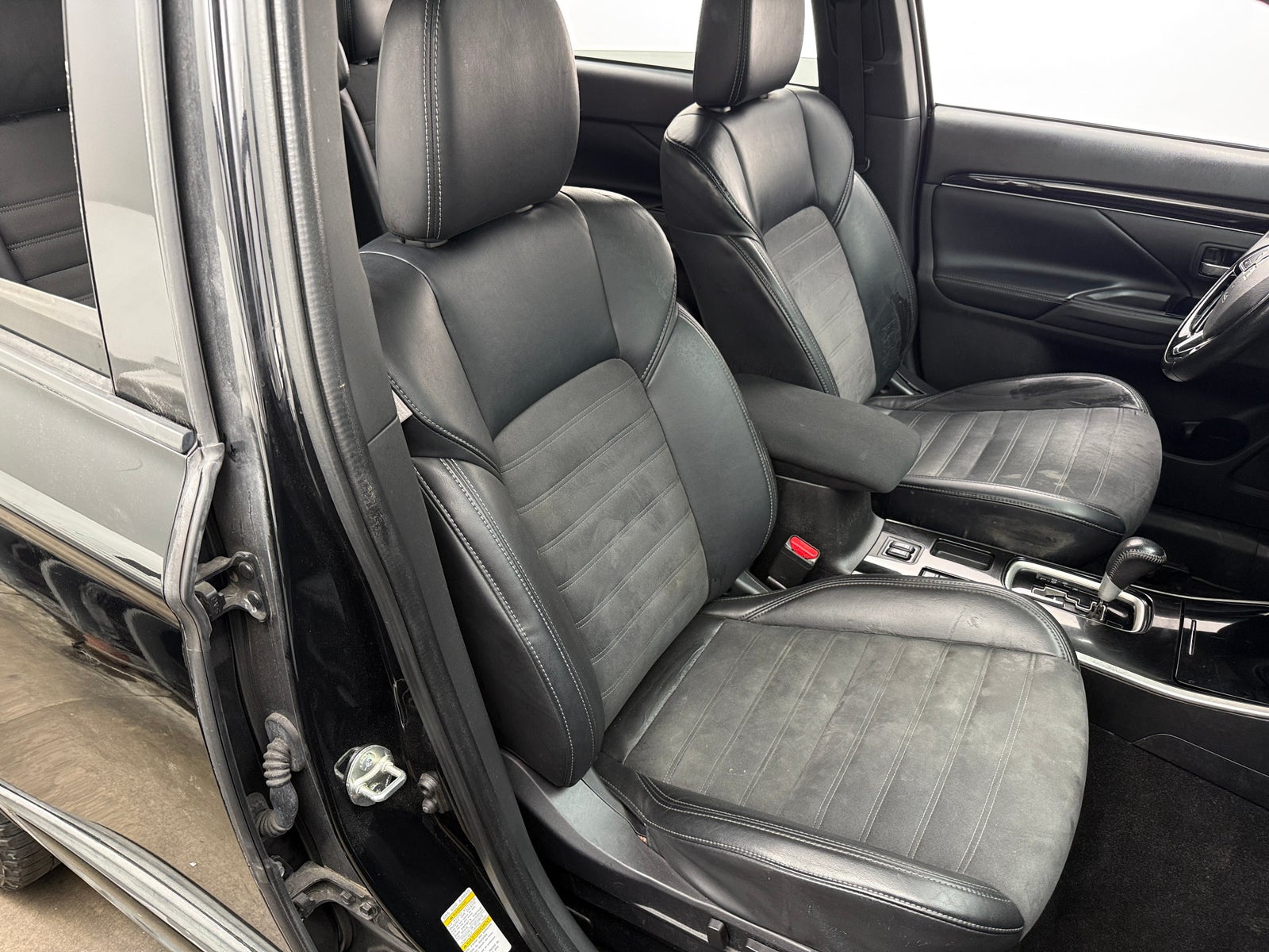 Thumbnail: 2019 Mitsubishi Outlander - 2