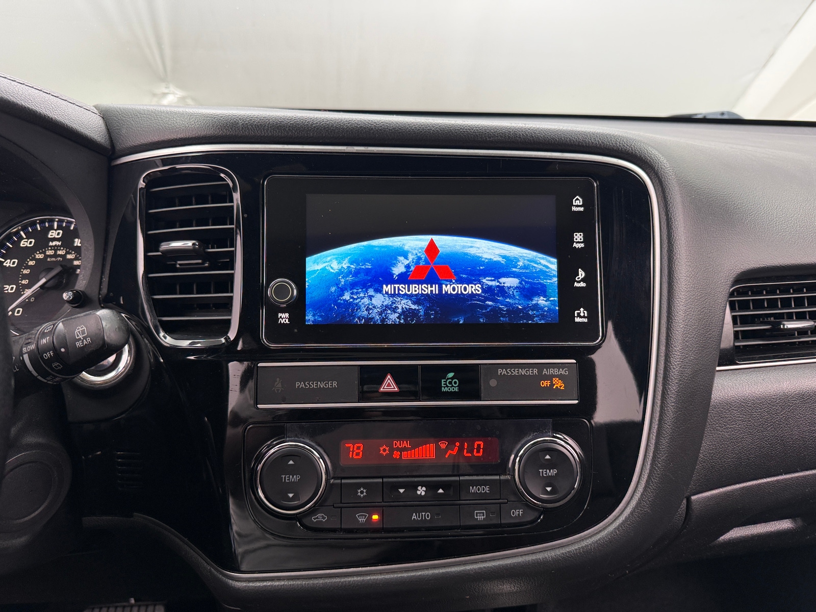 Thumbnail: 2019 Mitsubishi Outlander - 4