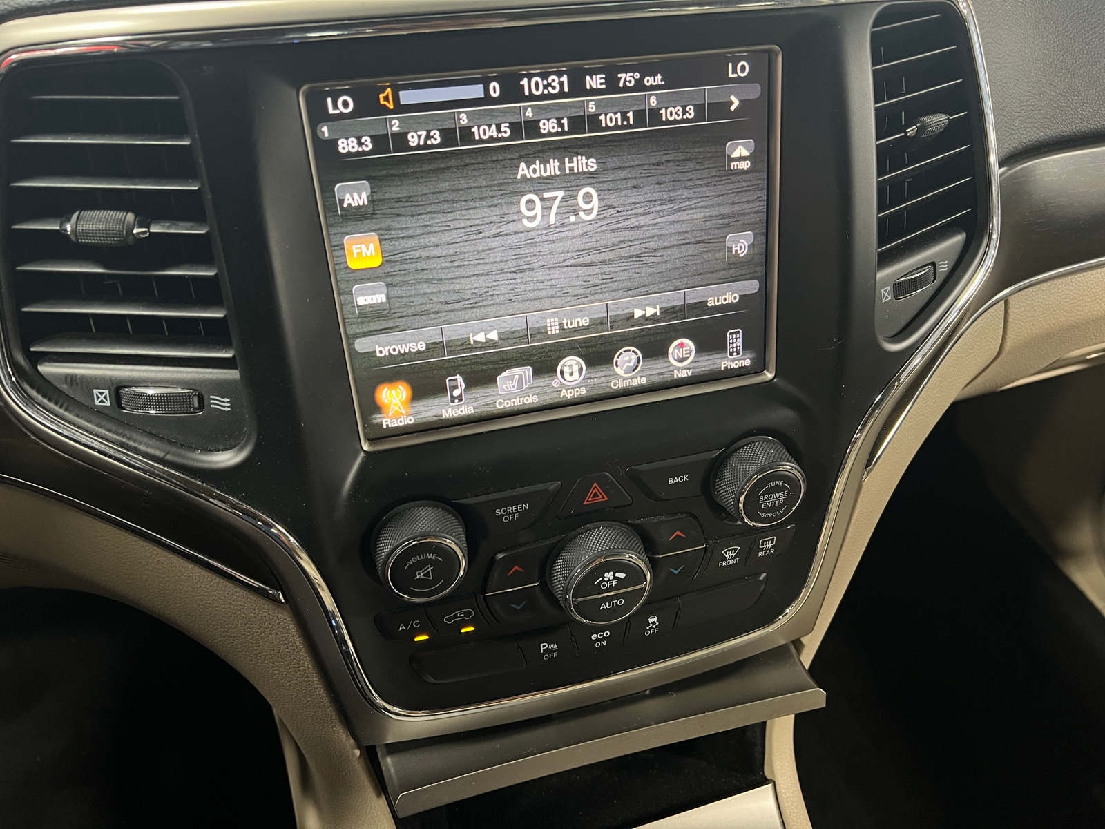 Thumbnail: 2015 Jeep Grand Cherokee - 3