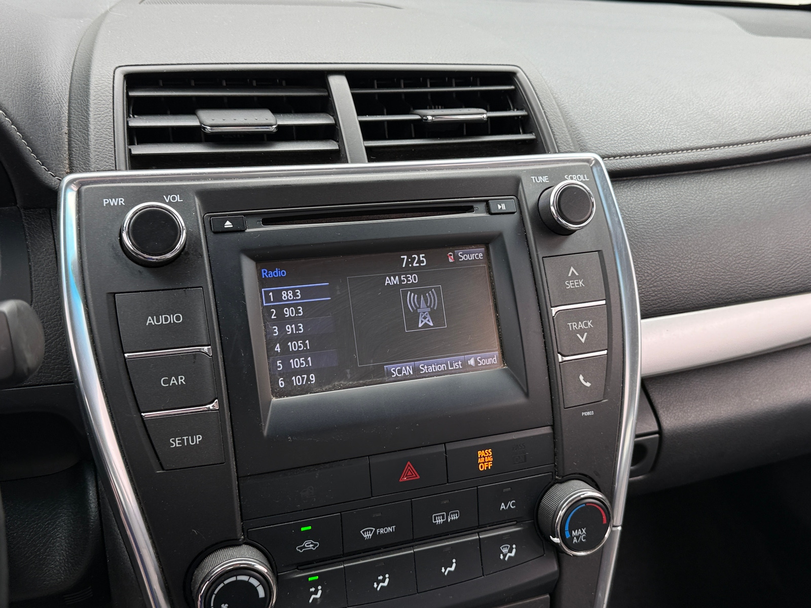 Thumbnail: 2015 Toyota Camry - 4