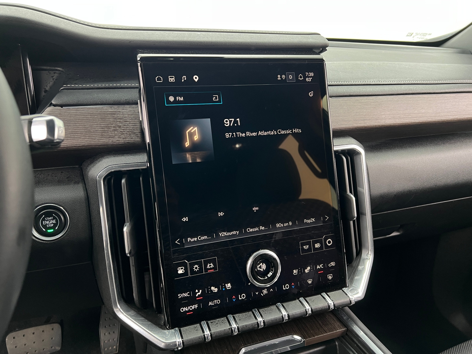 Thumbnail: 2024 GMC Acadia - 3