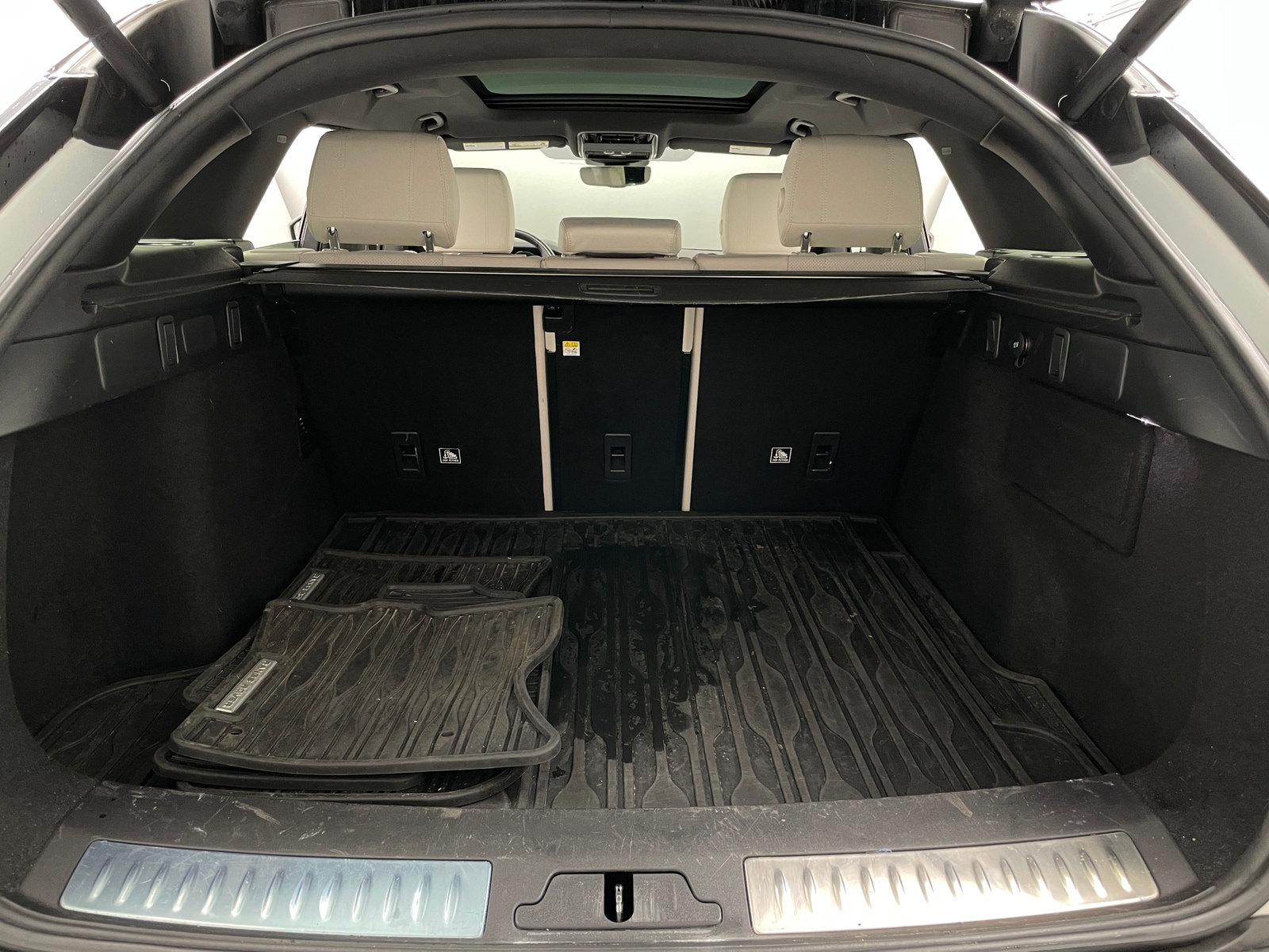 Thumbnail: 2019 Land Rover Range Rover Velar - 6