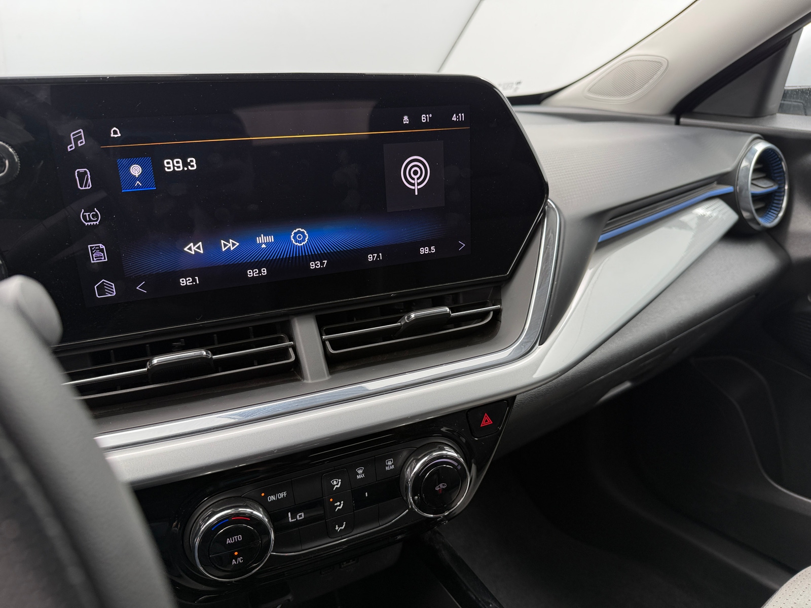 Thumbnail: 2025 Chevrolet Trax - 4