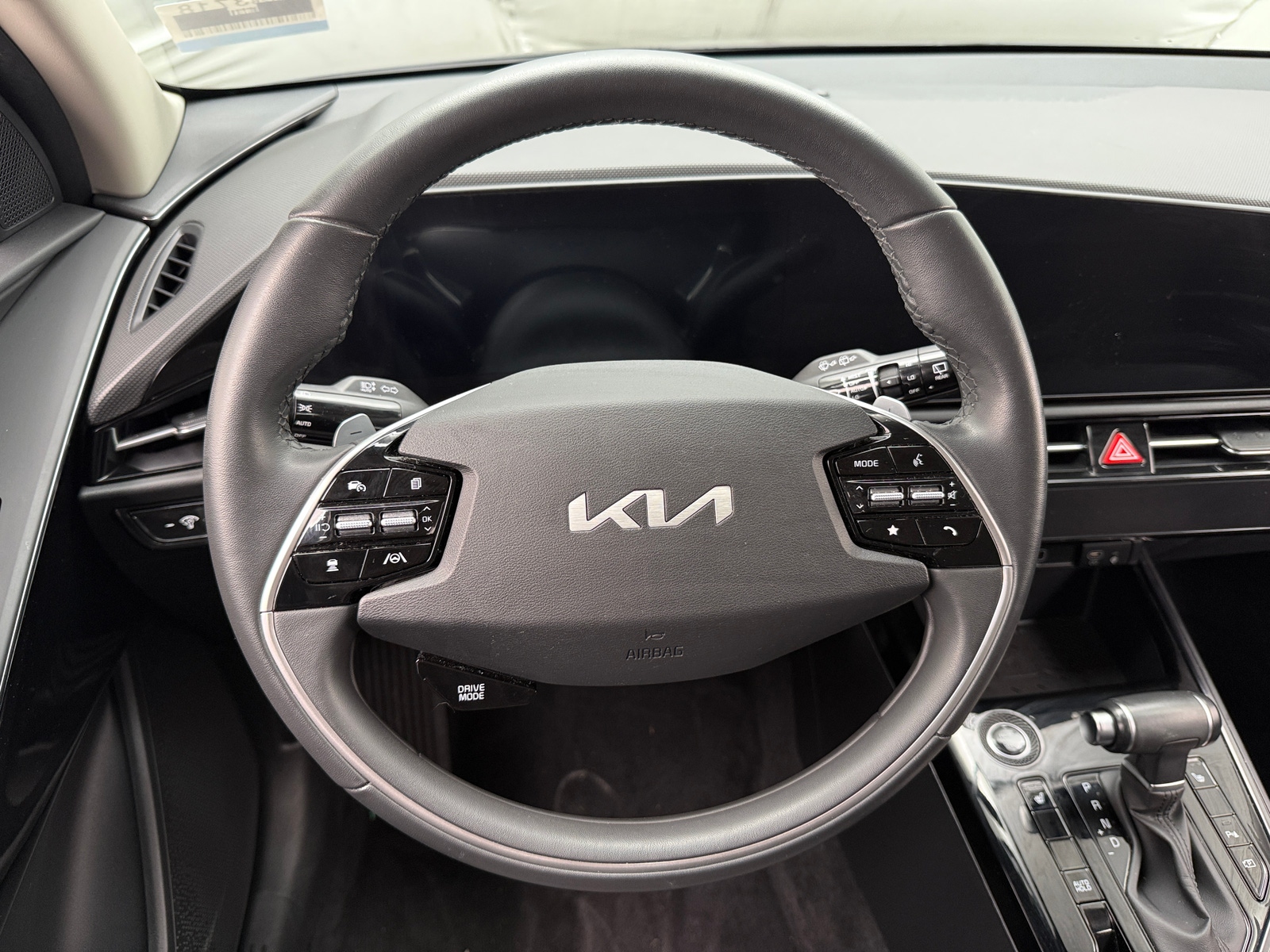 Thumbnail: 2023 Kia Niro - 4