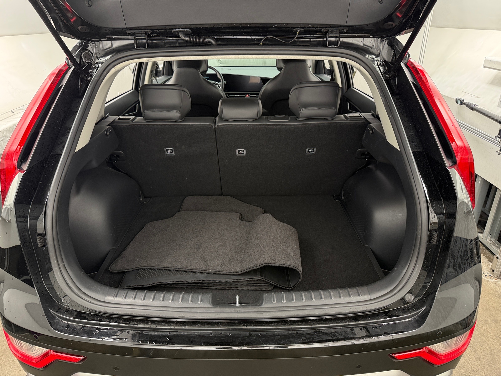 Thumbnail: 2023 Kia Niro - 6