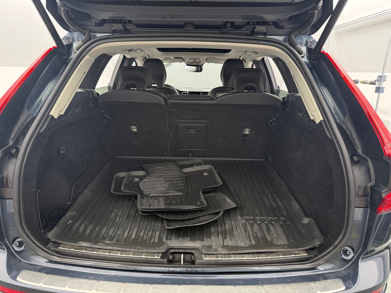 Thumbnail: 2022 Volvo XC60 - 6