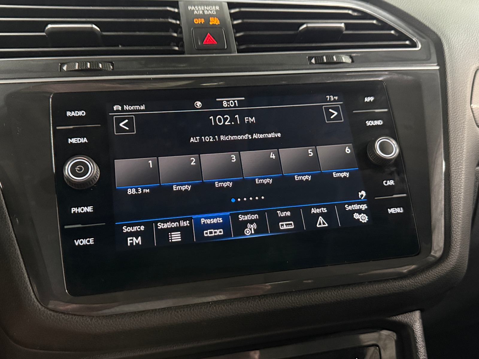 Thumbnail: 2023 Volkswagen Tiguan - 3