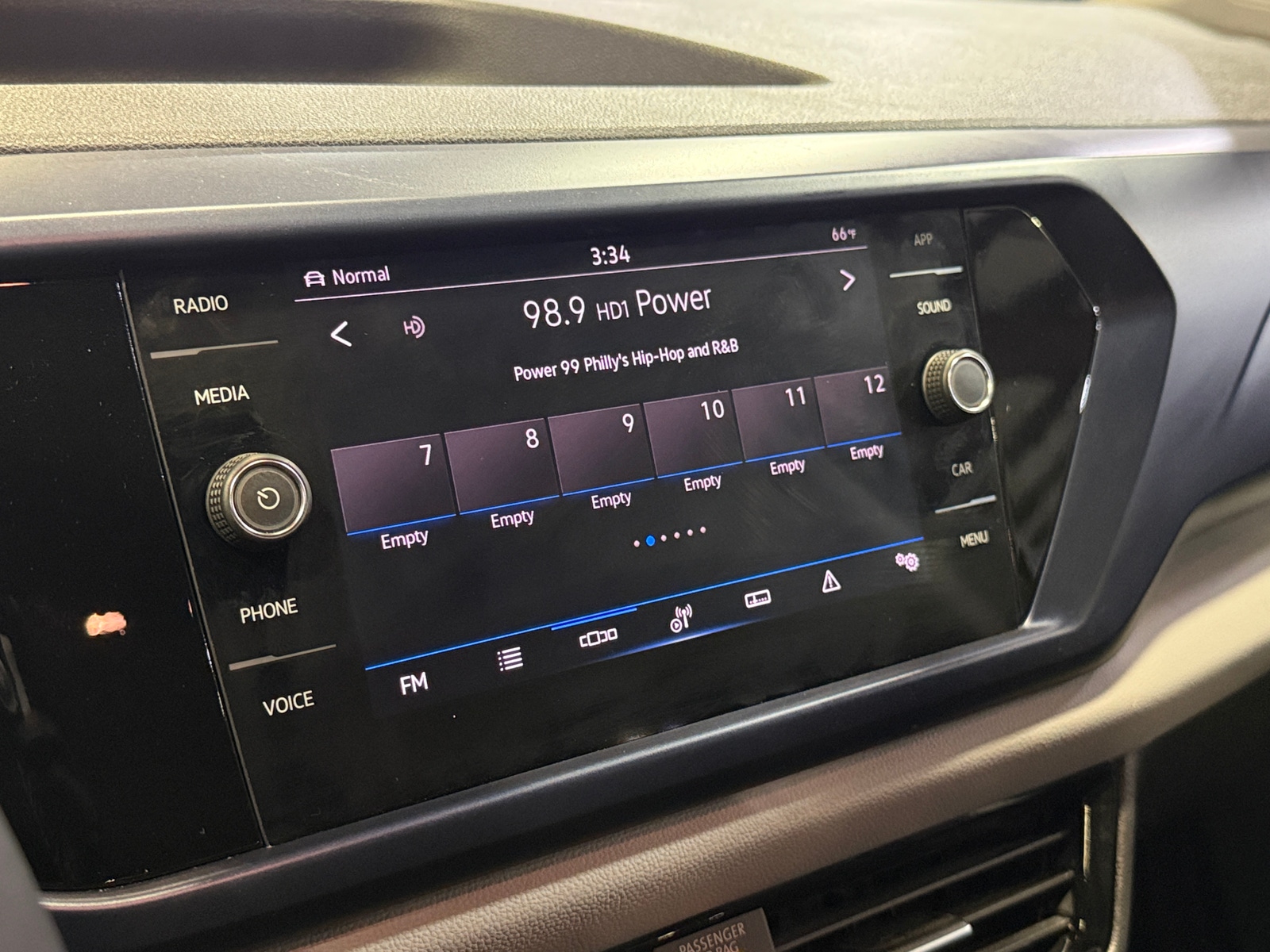 Thumbnail: 2023 Volkswagen Taos - 3