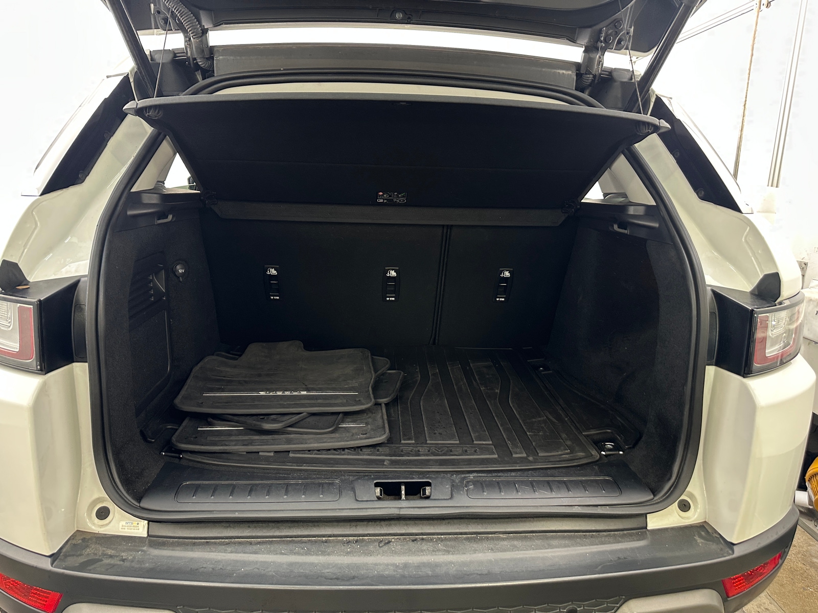 Thumbnail: 2019 Land Rover Range Rover Evoque - 6