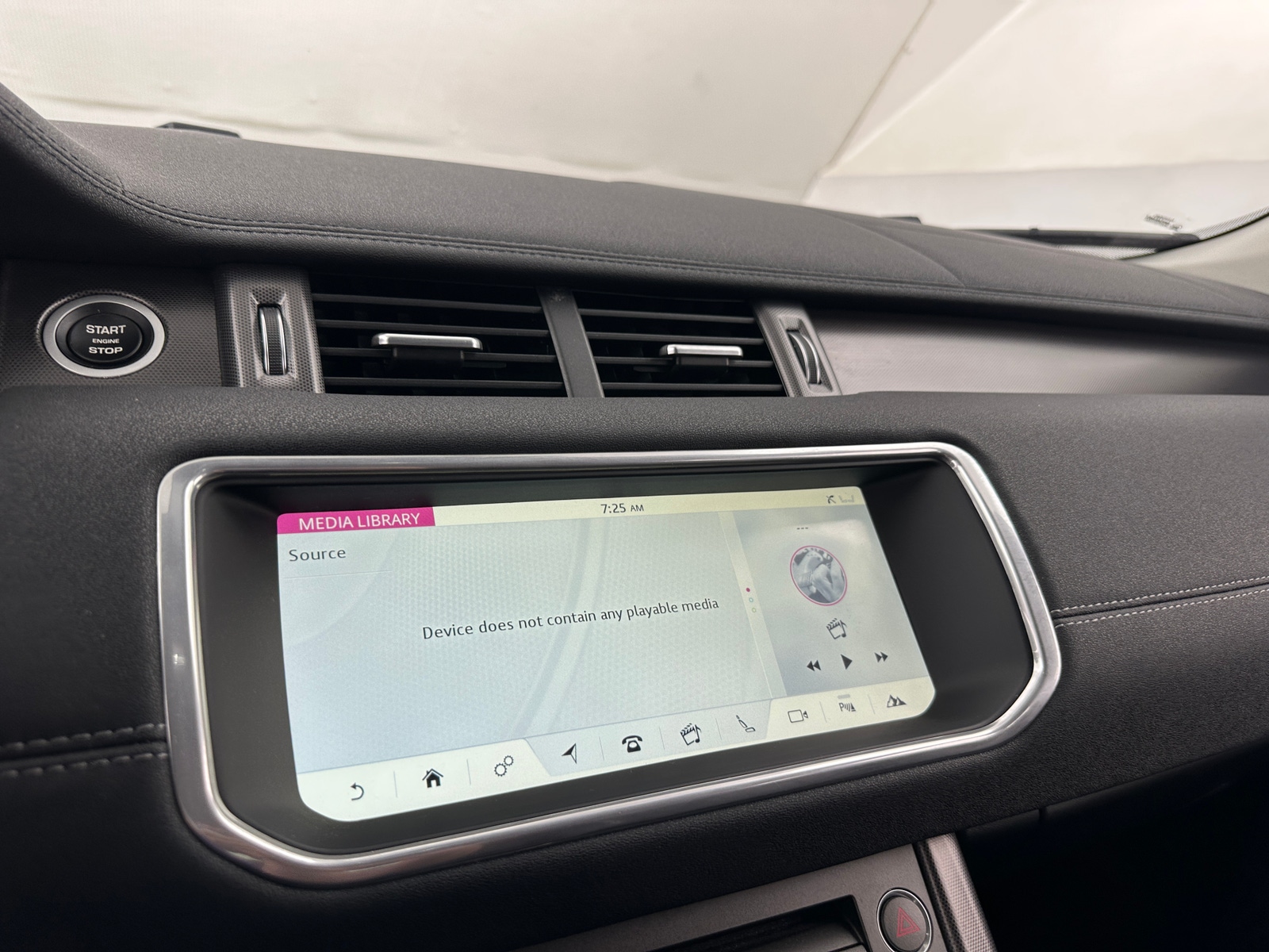 Thumbnail: 2019 Land Rover Range Rover Evoque - 3