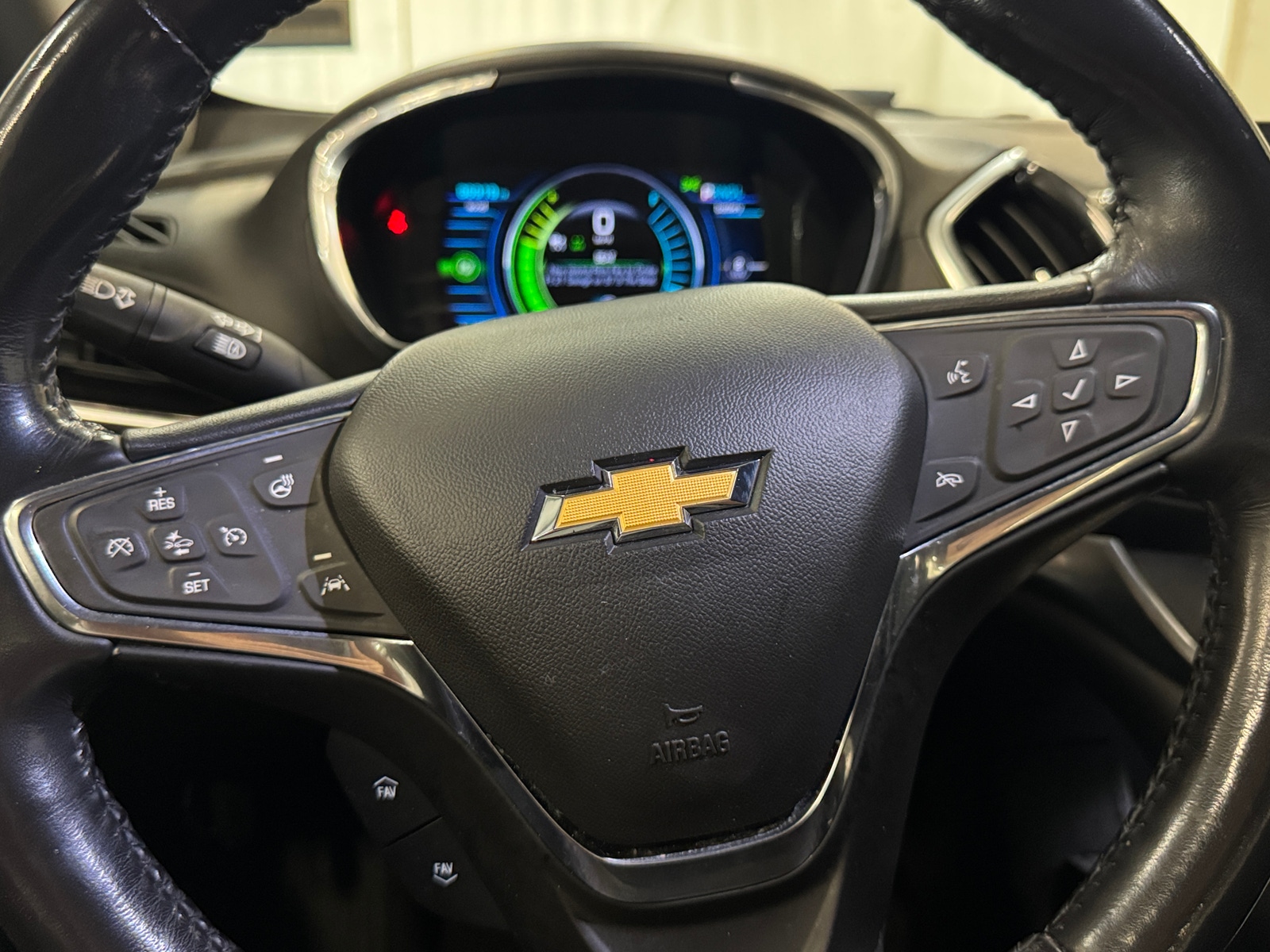 Thumbnail: 2018 Chevrolet Volt - 4