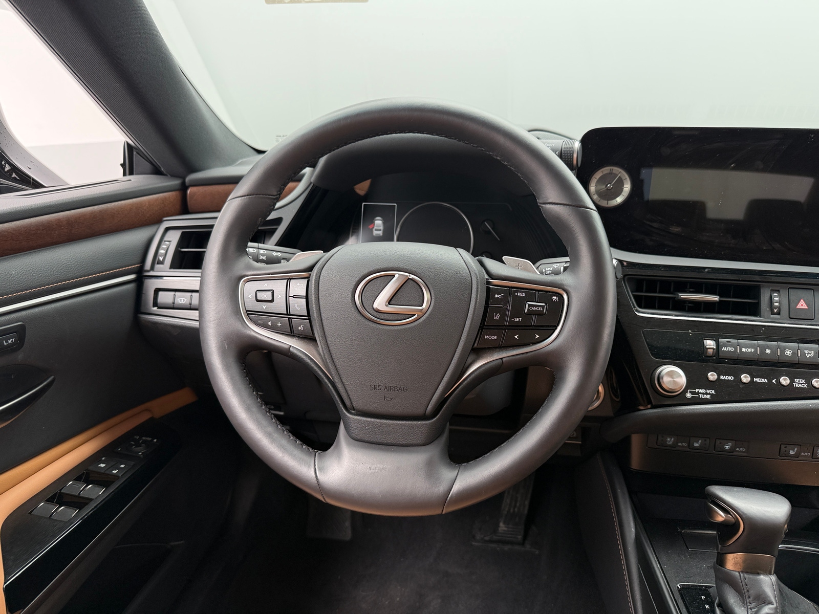 Thumbnail: 2025 Lexus ES - 4