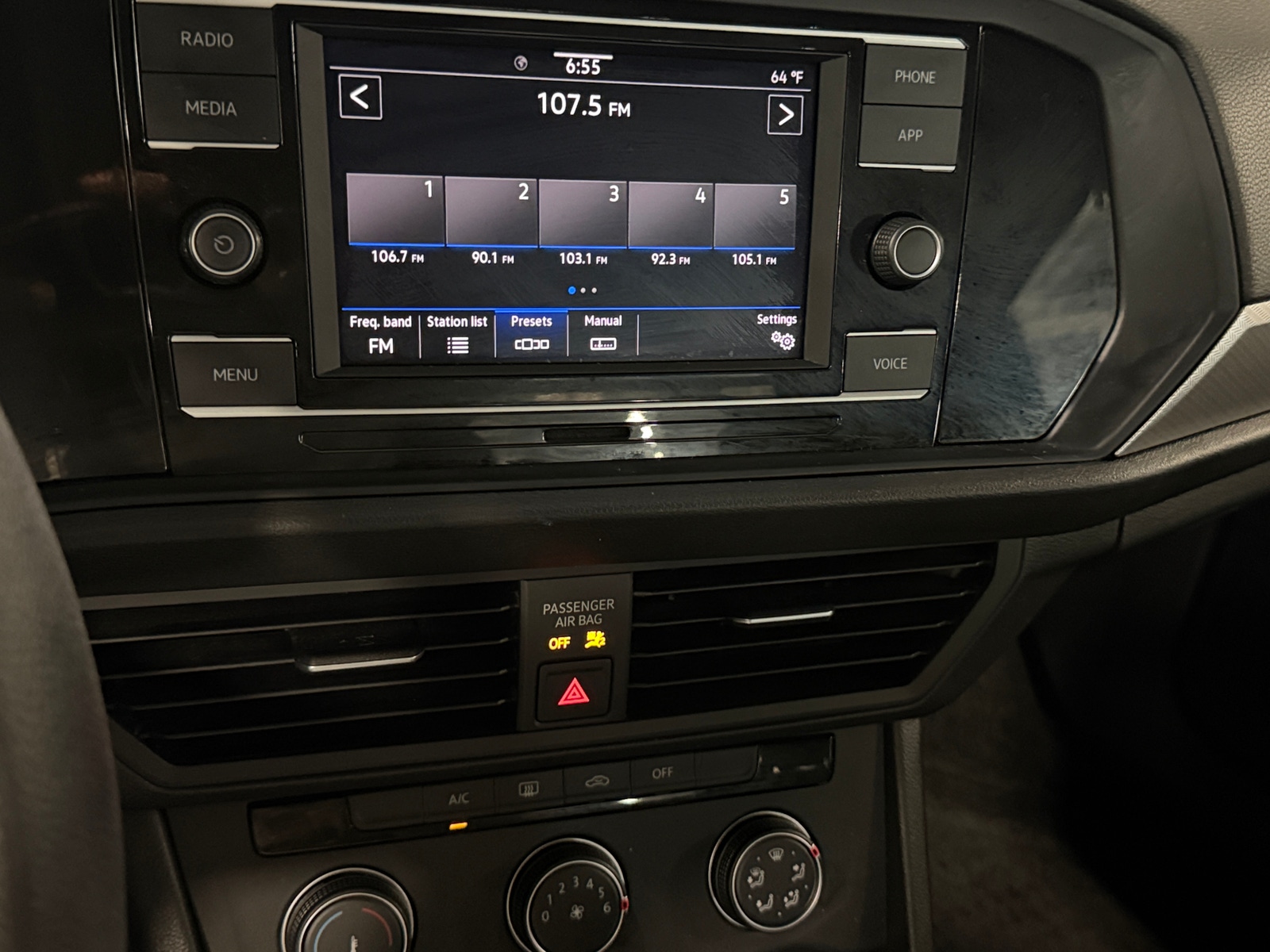 Thumbnail: 2021 Volkswagen Jetta - 4