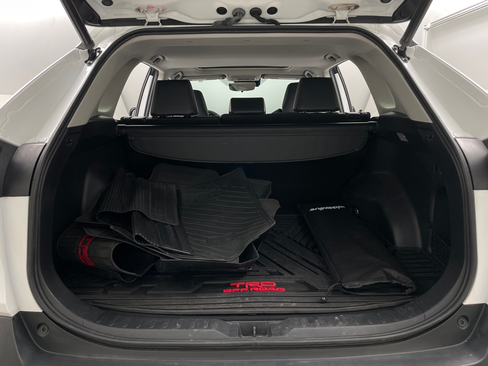 Thumbnail: 2020 Toyota RAV4 - 6