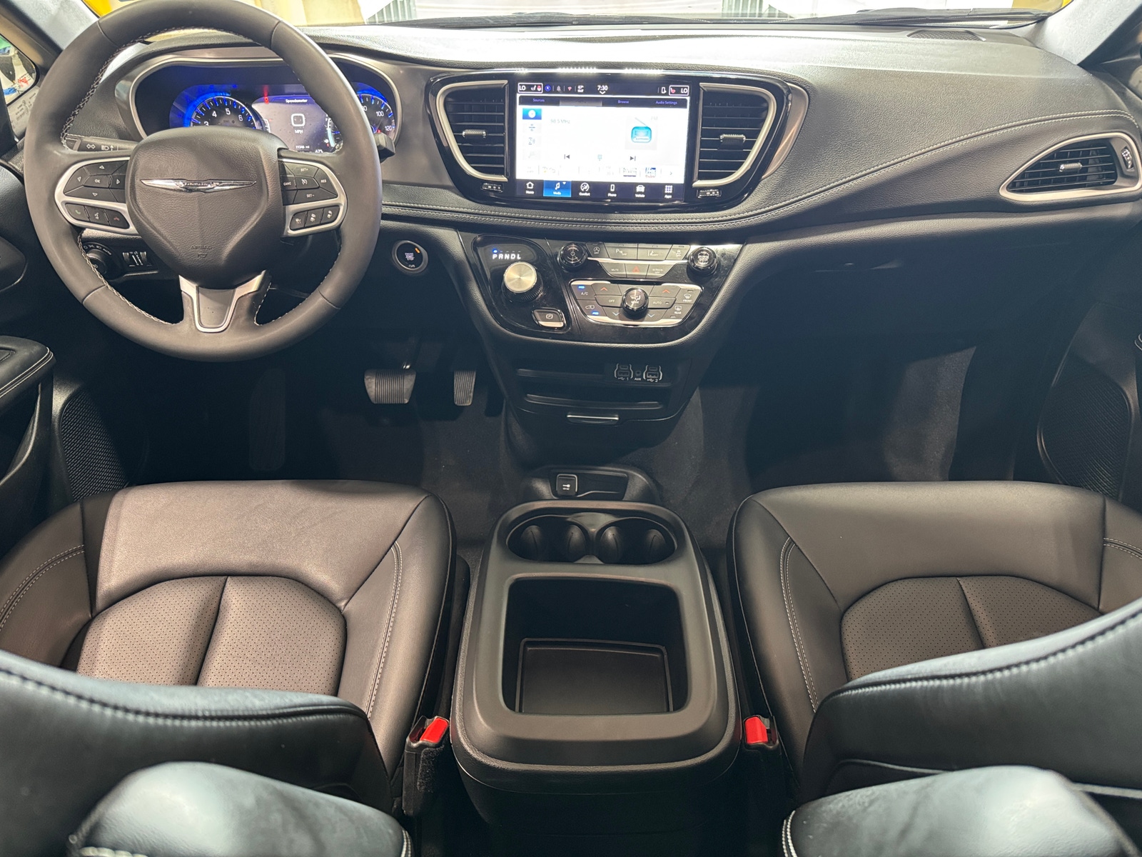 Thumbnail: 2025 Chrysler Pacifica - 2