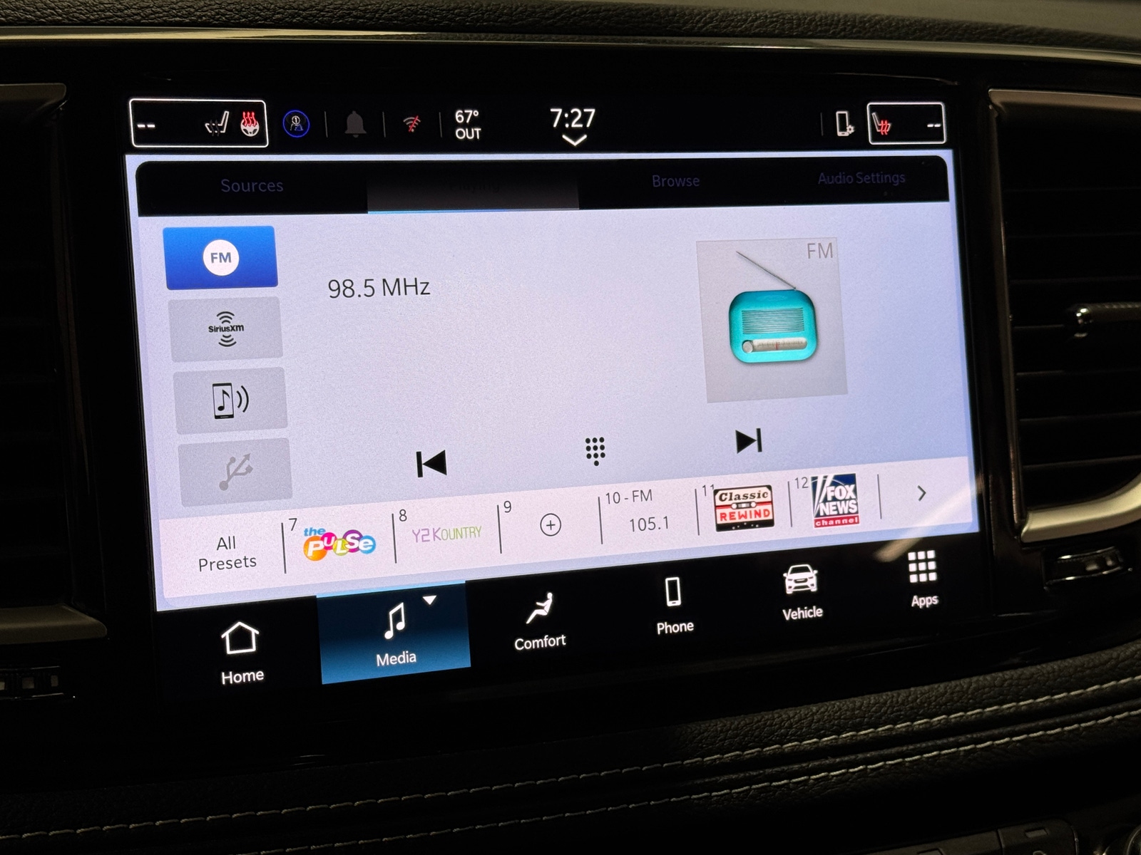 Thumbnail: 2025 Chrysler Pacifica - 3