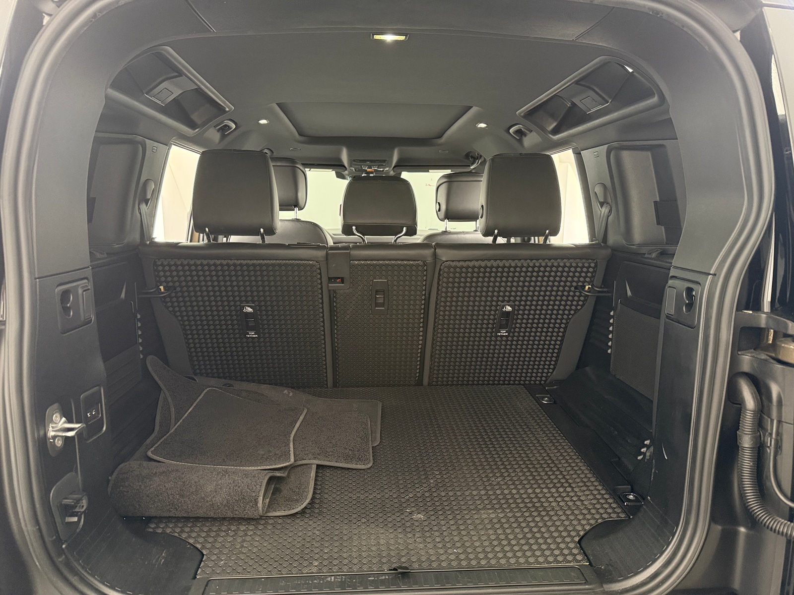Thumbnail: 2024 Land Rover Defender - 6