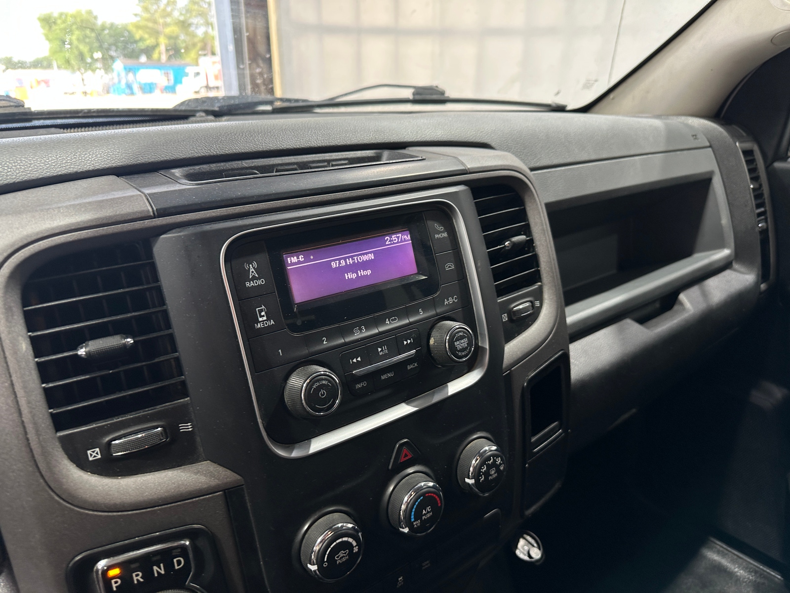 Thumbnail: 2019 RAM 1500 Classic - 4