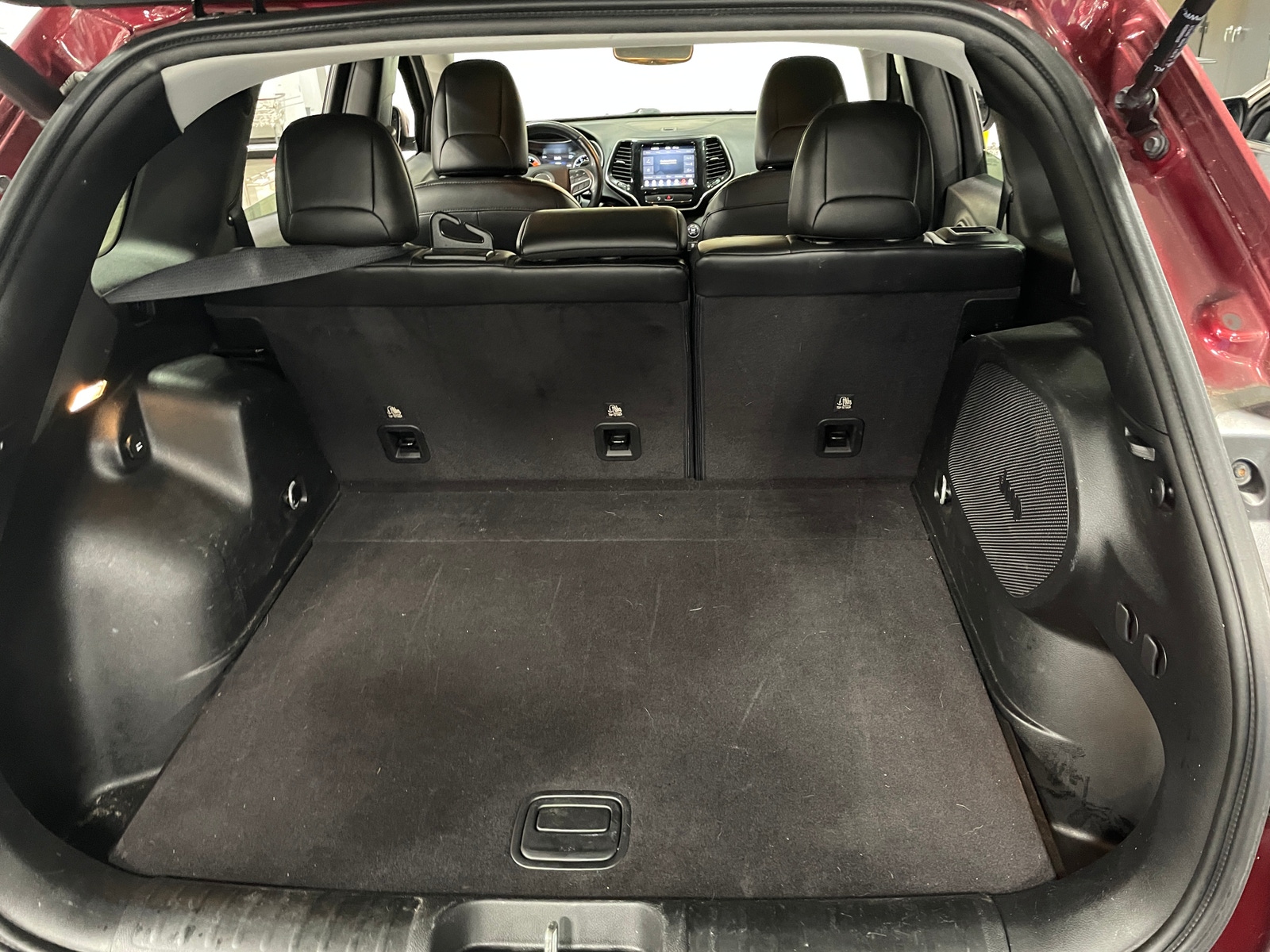 Thumbnail: 2019 Jeep Cherokee - 6